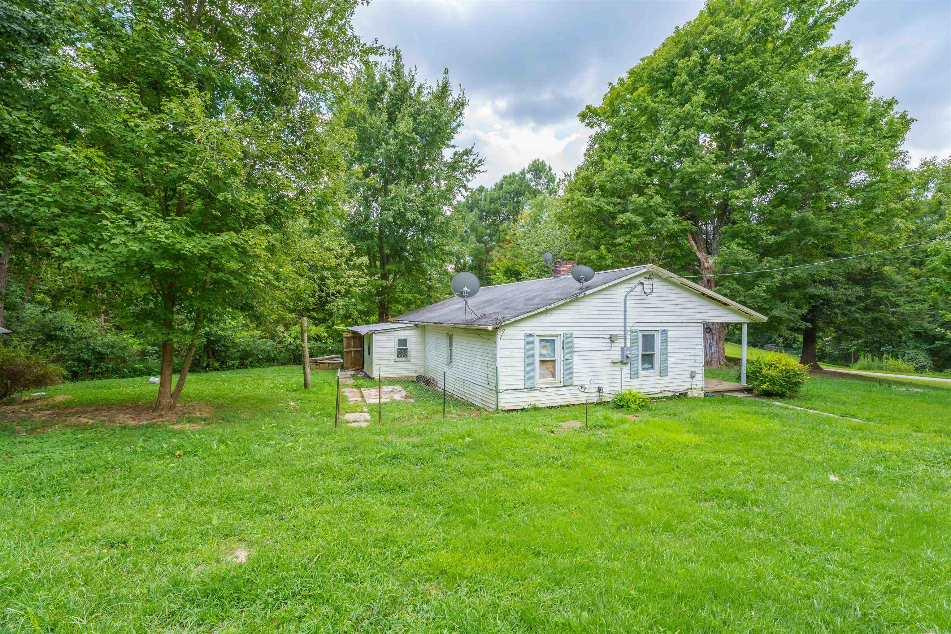 402 Basham Rd, Fordsville, Kentucky 42343, 3 Bedrooms Bedrooms, ,1 BathroomBathrooms,Single Family Residence,For Sale,Basham Rd,90424