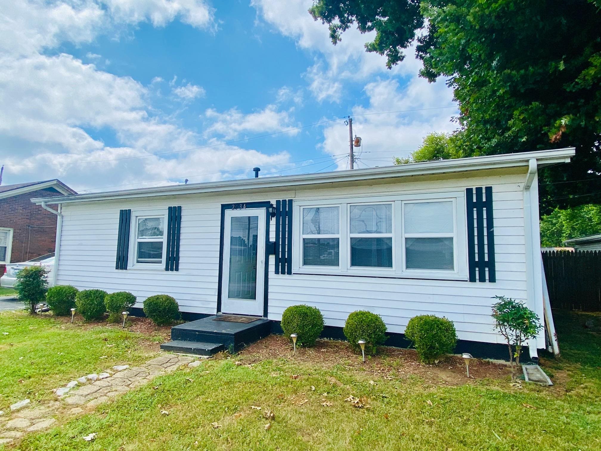 2634 4th Street, Owensboro, Kentucky 42301, 3 Bedrooms Bedrooms, ,1 BathroomBathrooms,Single Family Residence,For Sale,4th Street,90426