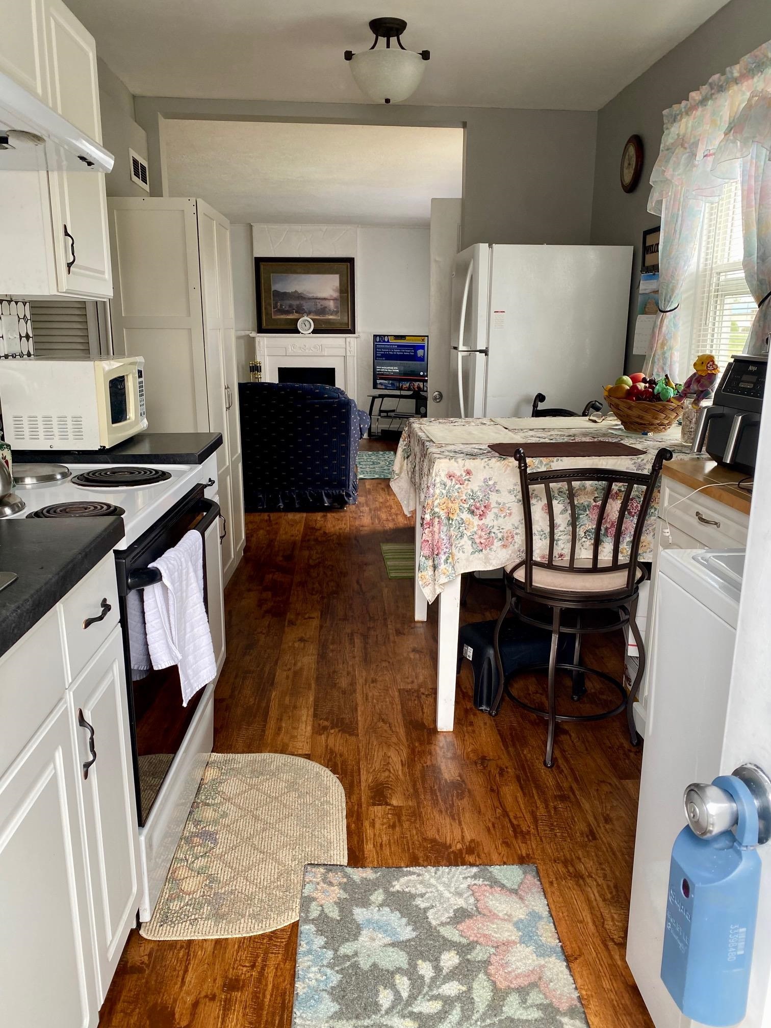 2634 4th Street, Owensboro, Kentucky 42301, 3 Bedrooms Bedrooms, ,1 BathroomBathrooms,Single Family Residence,For Sale,4th Street,90426