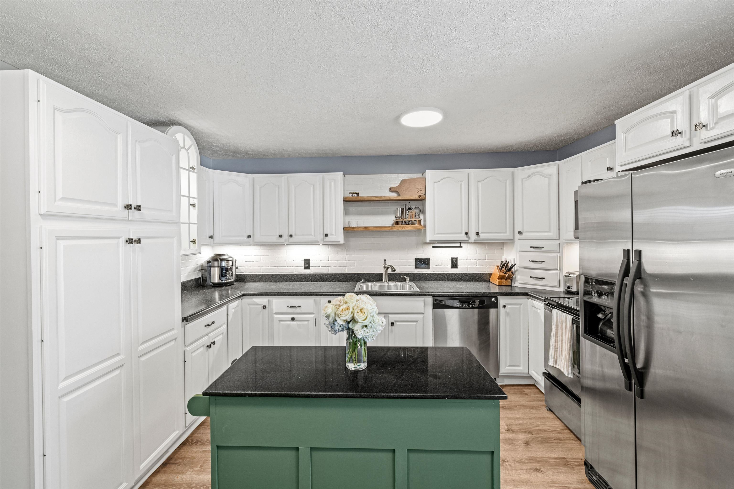 5039 Meadowlark Dr, Owensboro, Kentucky 42301, 3 Bedrooms Bedrooms, ,2 BathroomsBathrooms,Single Family Residence,For Sale,Meadowlark Dr,90428