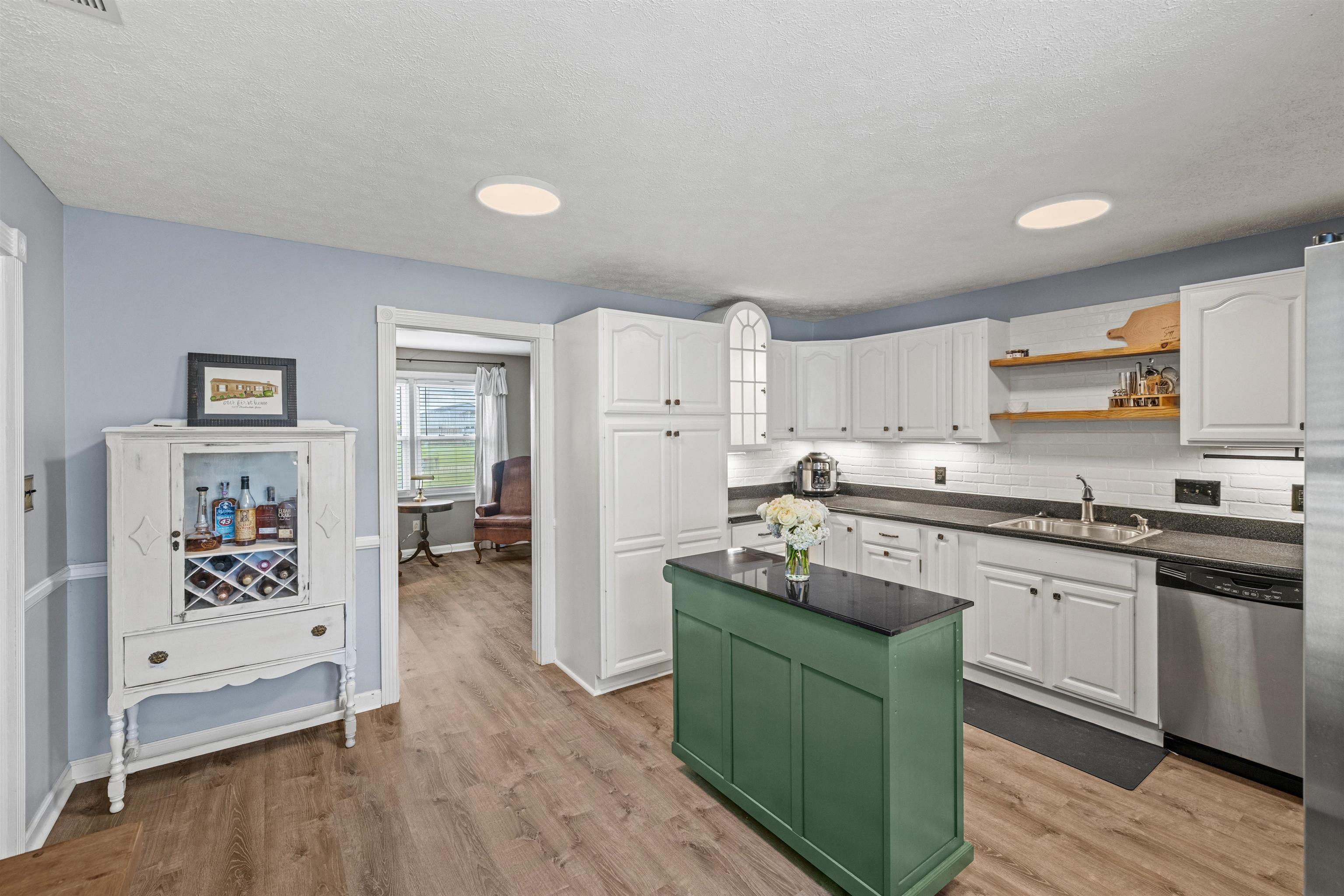 5039 Meadowlark Dr, Owensboro, Kentucky 42301, 3 Bedrooms Bedrooms, ,2 BathroomsBathrooms,Single Family Residence,For Sale,Meadowlark Dr,90428