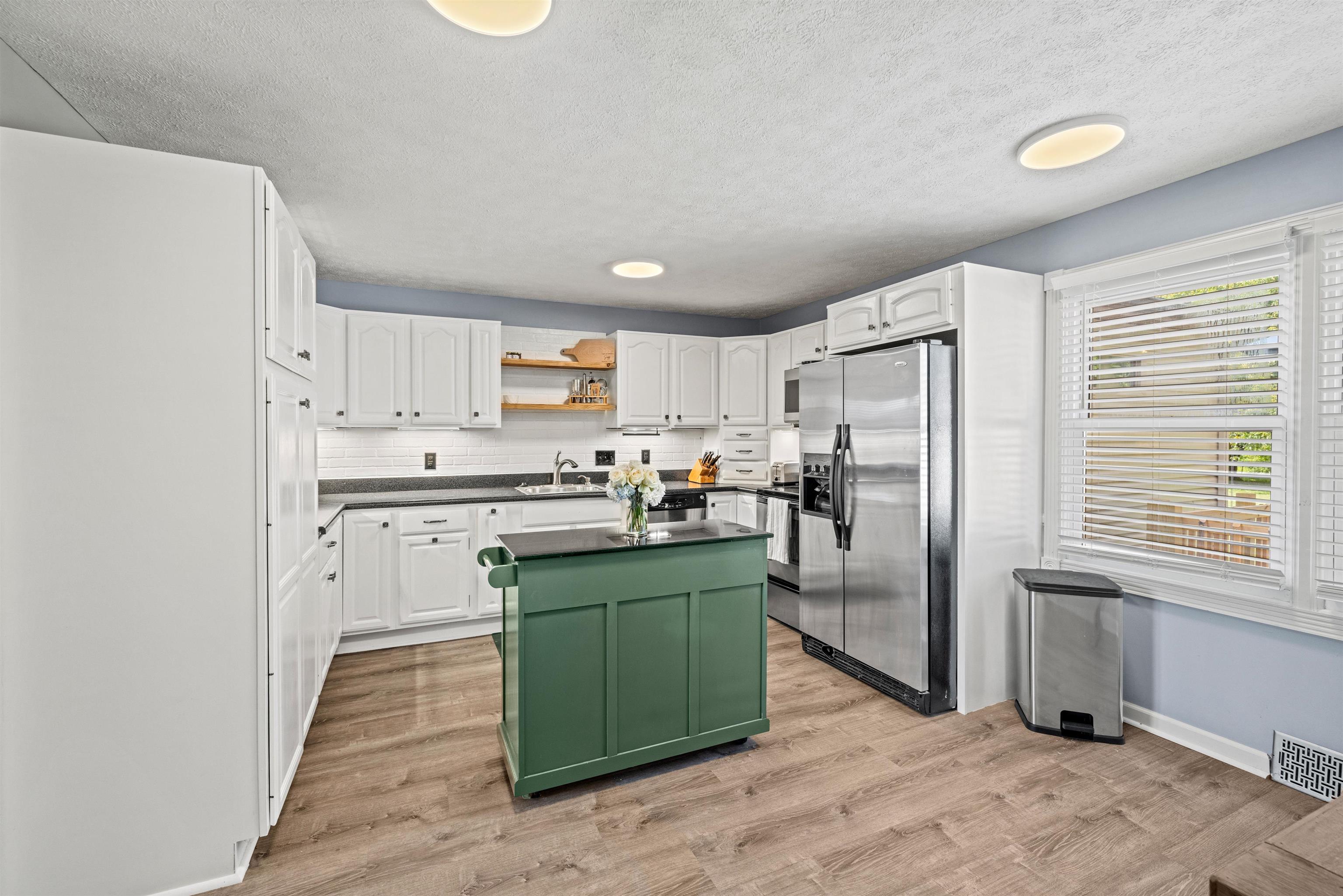 5039 Meadowlark Dr, Owensboro, Kentucky 42301, 3 Bedrooms Bedrooms, ,2 BathroomsBathrooms,Single Family Residence,For Sale,Meadowlark Dr,90428