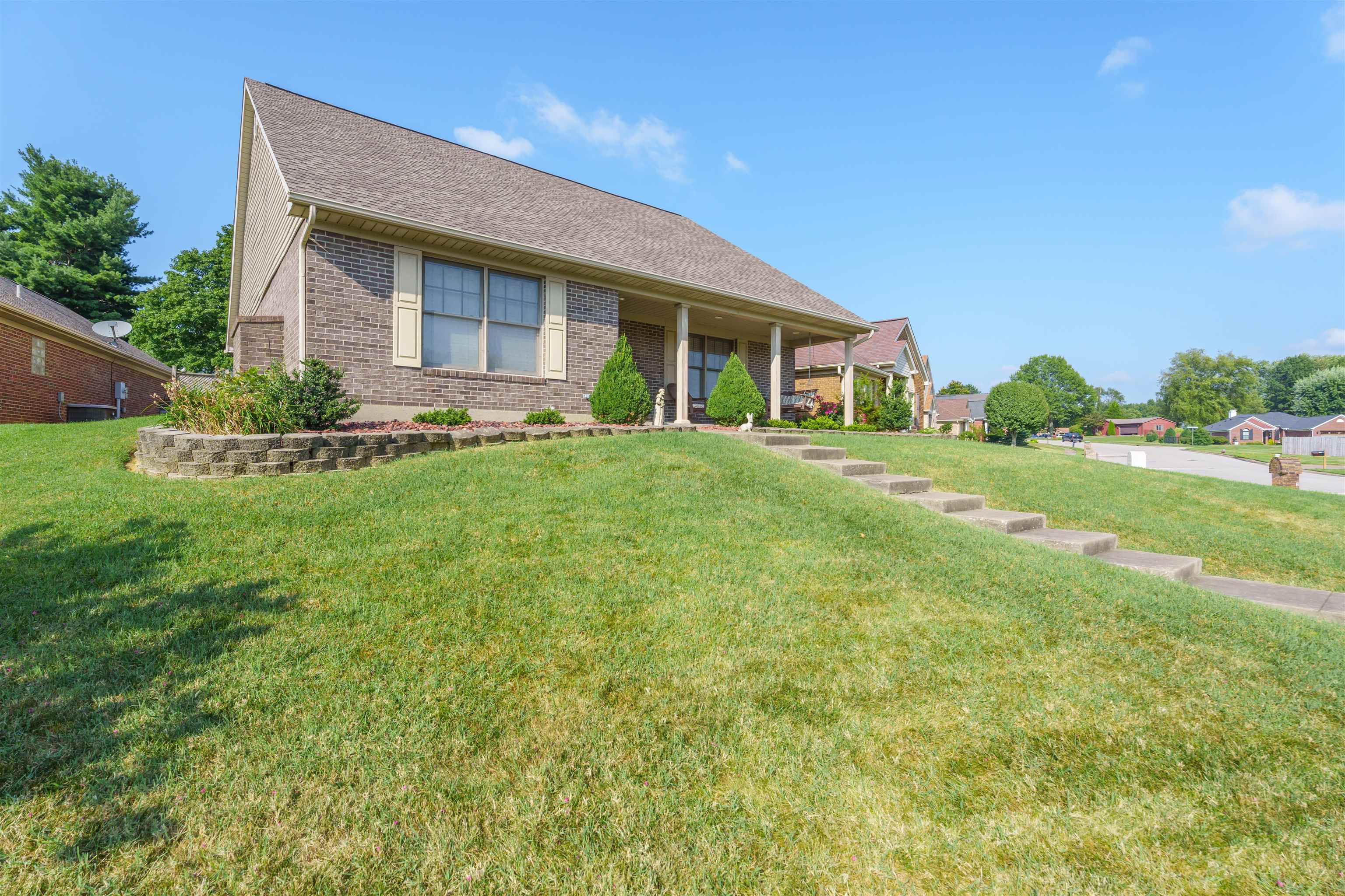 3200 Majestic Prince Dr, Owensboro, Kentucky 42303, 2 Bedrooms Bedrooms, ,2 BathroomsBathrooms,Single Family Residence,For Sale,Majestic Prince Dr,90431