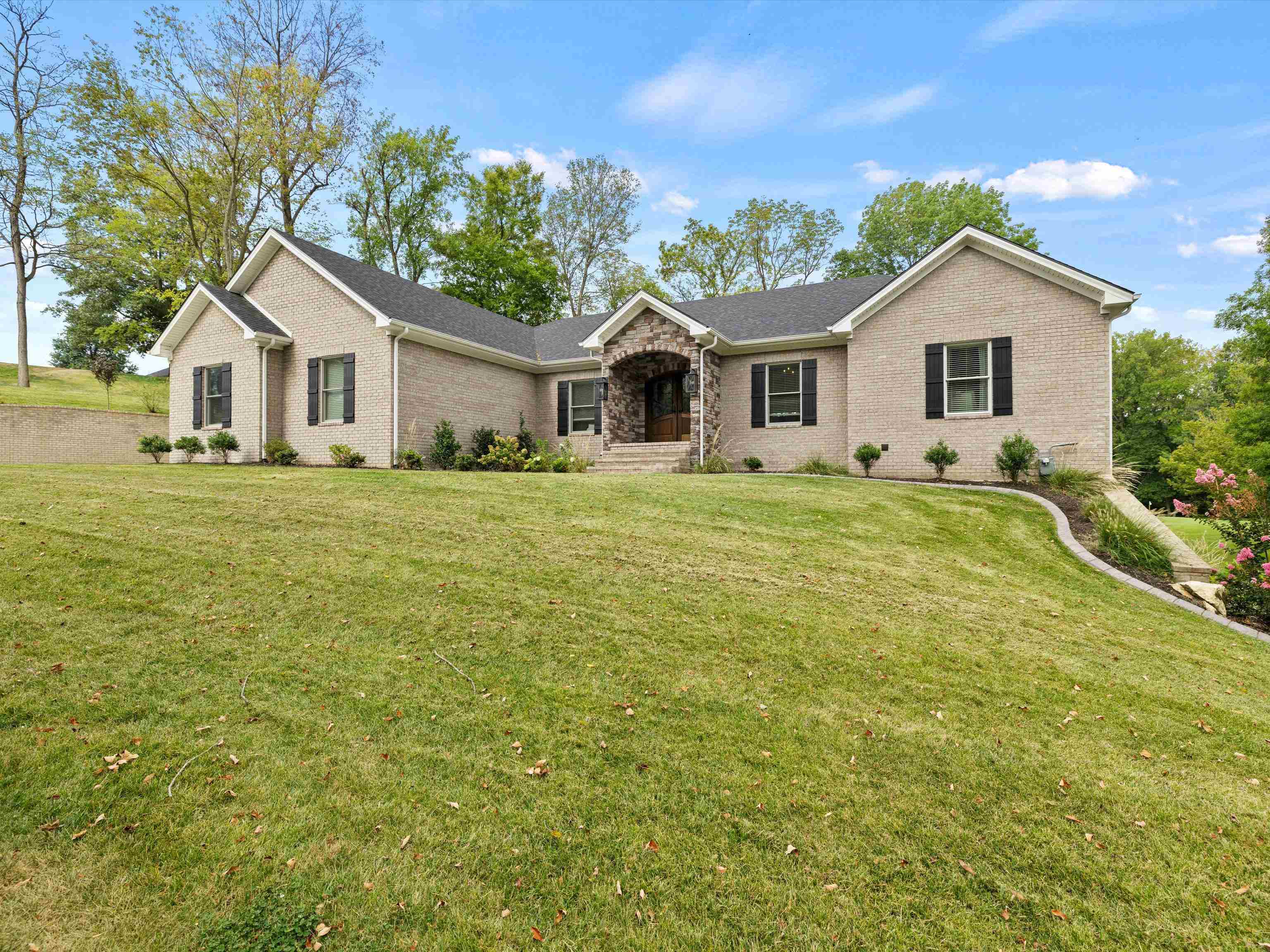 6613 Barcroft Drive, Owensboro, Kentucky 42303, 6 Bedrooms Bedrooms, ,3 BathroomsBathrooms,Single Family Residence,For Sale,Barcroft Drive,90433