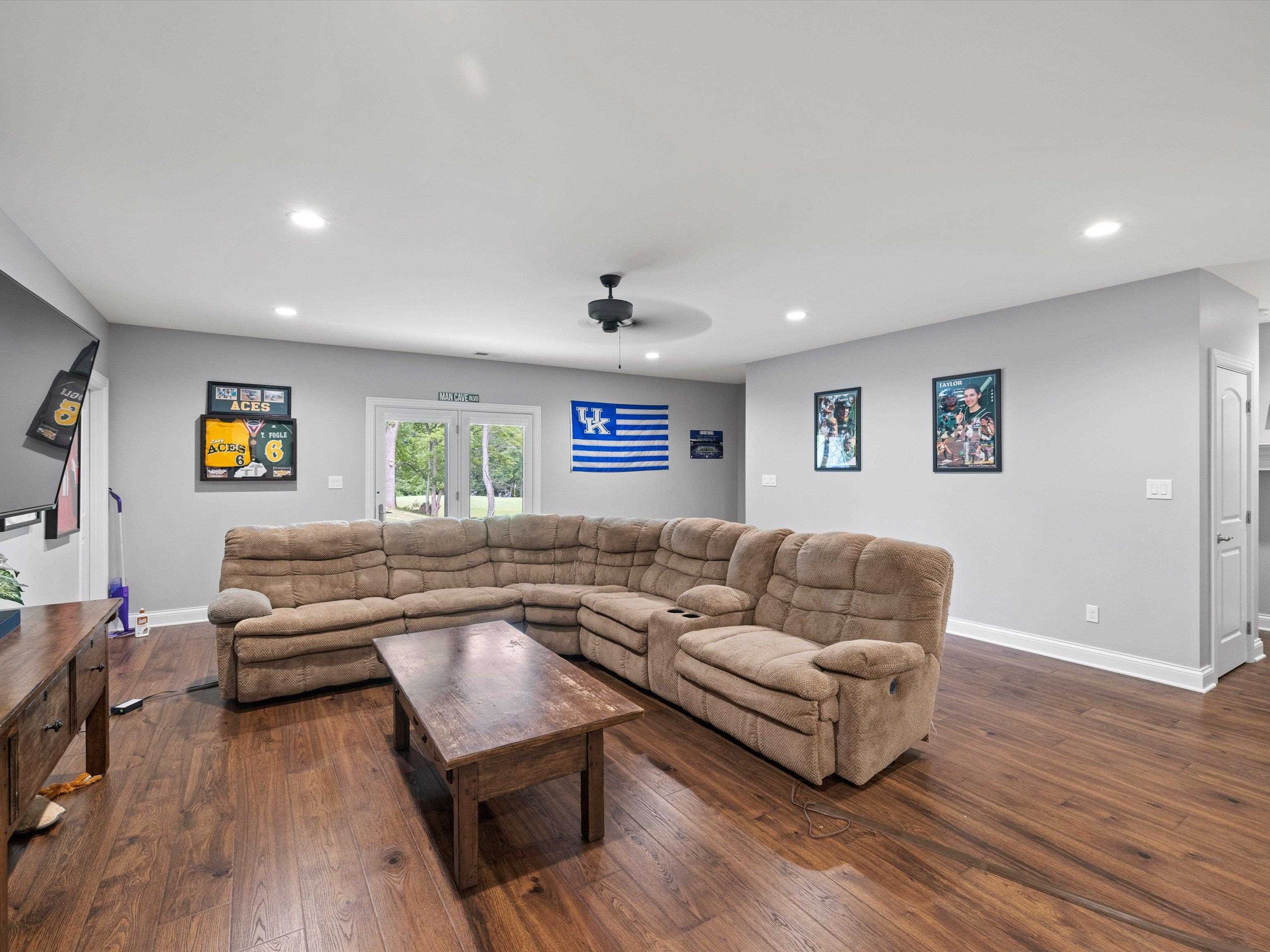 6613 Barcroft Drive, Owensboro, Kentucky 42303, 6 Bedrooms Bedrooms, ,3 BathroomsBathrooms,Single Family Residence,For Sale,Barcroft Drive,90433