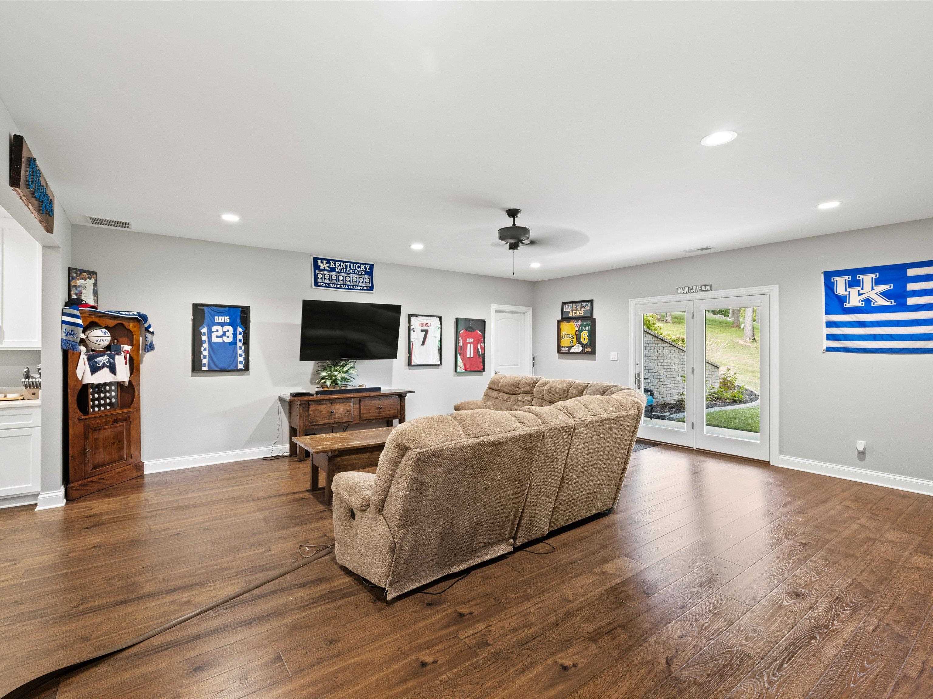 6613 Barcroft Drive, Owensboro, Kentucky 42303, 6 Bedrooms Bedrooms, ,3 BathroomsBathrooms,Single Family Residence,For Sale,Barcroft Drive,90433