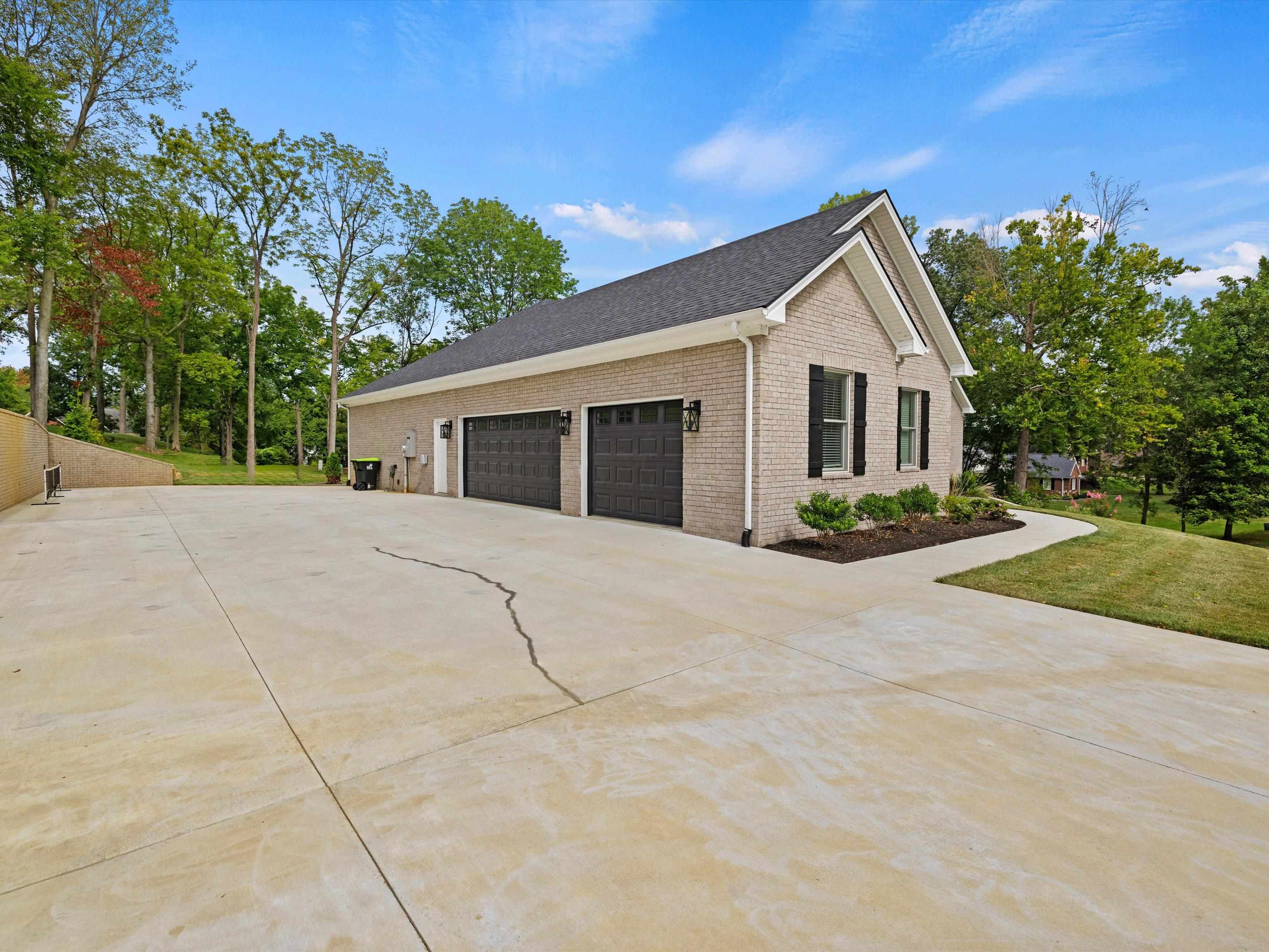 6613 Barcroft Drive, Owensboro, Kentucky 42303, 6 Bedrooms Bedrooms, ,3 BathroomsBathrooms,Single Family Residence,For Sale,Barcroft Drive,90433