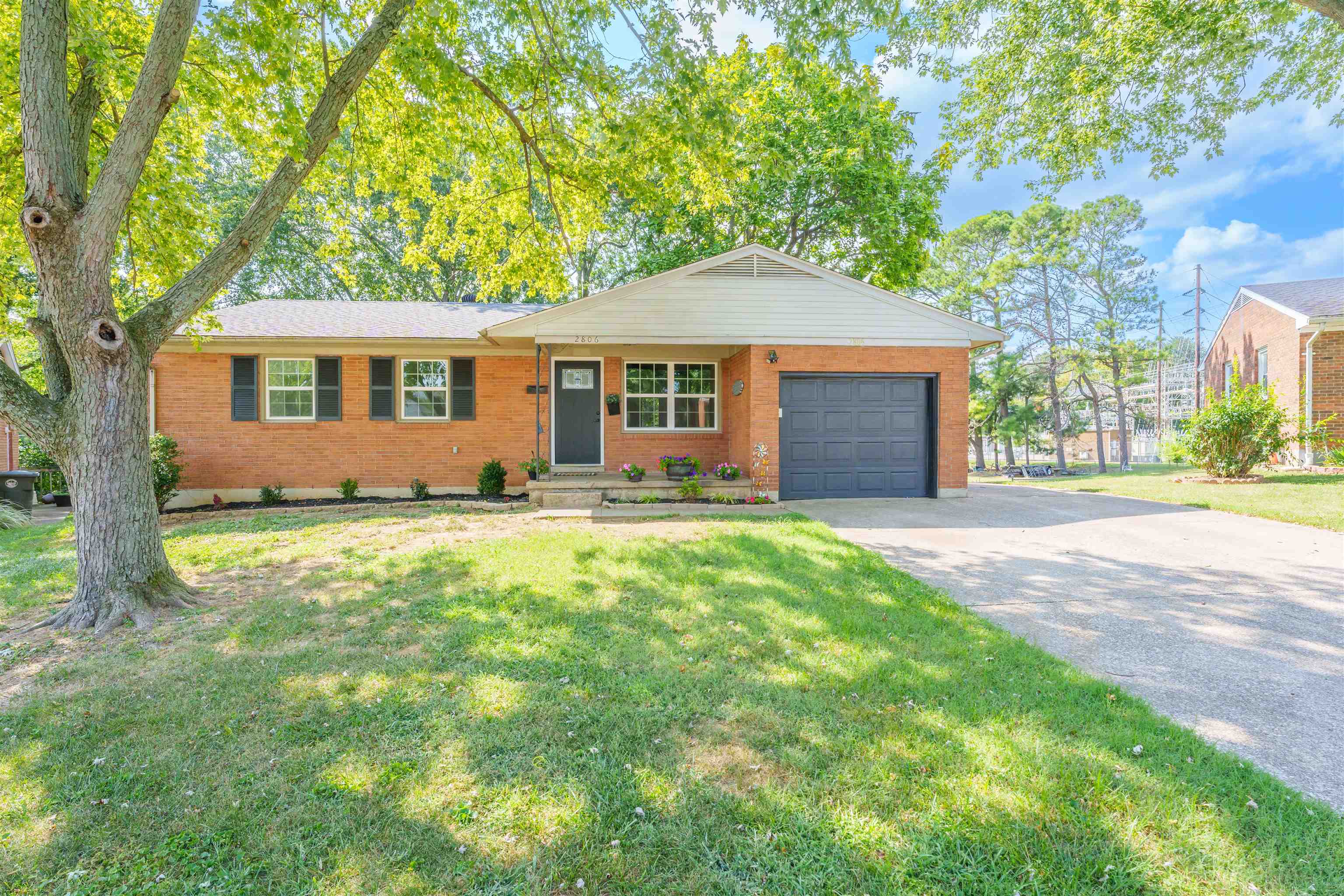 2806 Asbury Place, Owensboro, Kentucky 42303, 4 Bedrooms Bedrooms, ,2 BathroomsBathrooms,Single Family Residence,For Sale,Asbury Place,90440