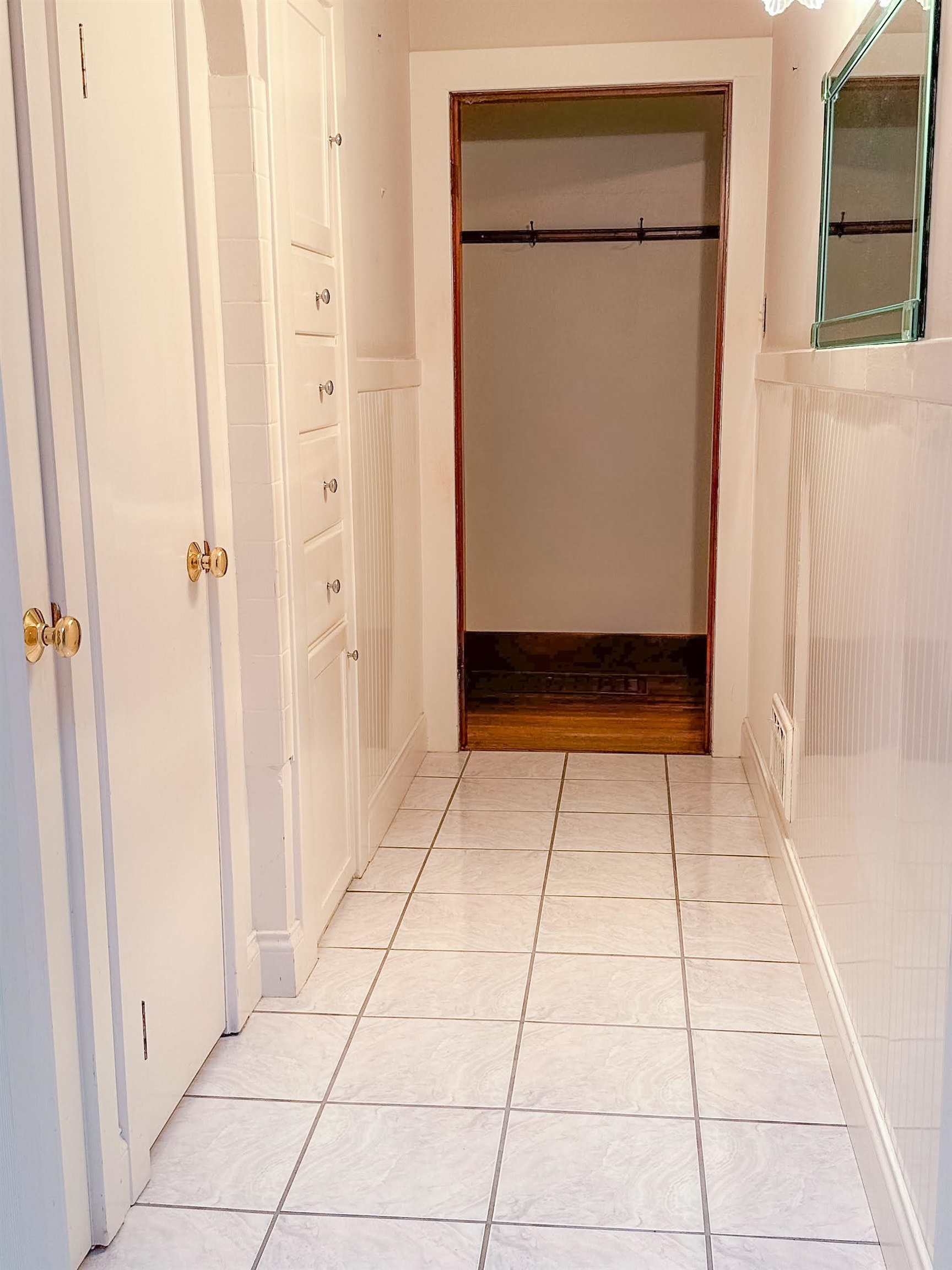 2123 Locust St., Owensboro, Kentucky 42301, 5 Bedrooms Bedrooms, ,3 BathroomsBathrooms,Single Family Residence,For Sale,Locust St.,90442