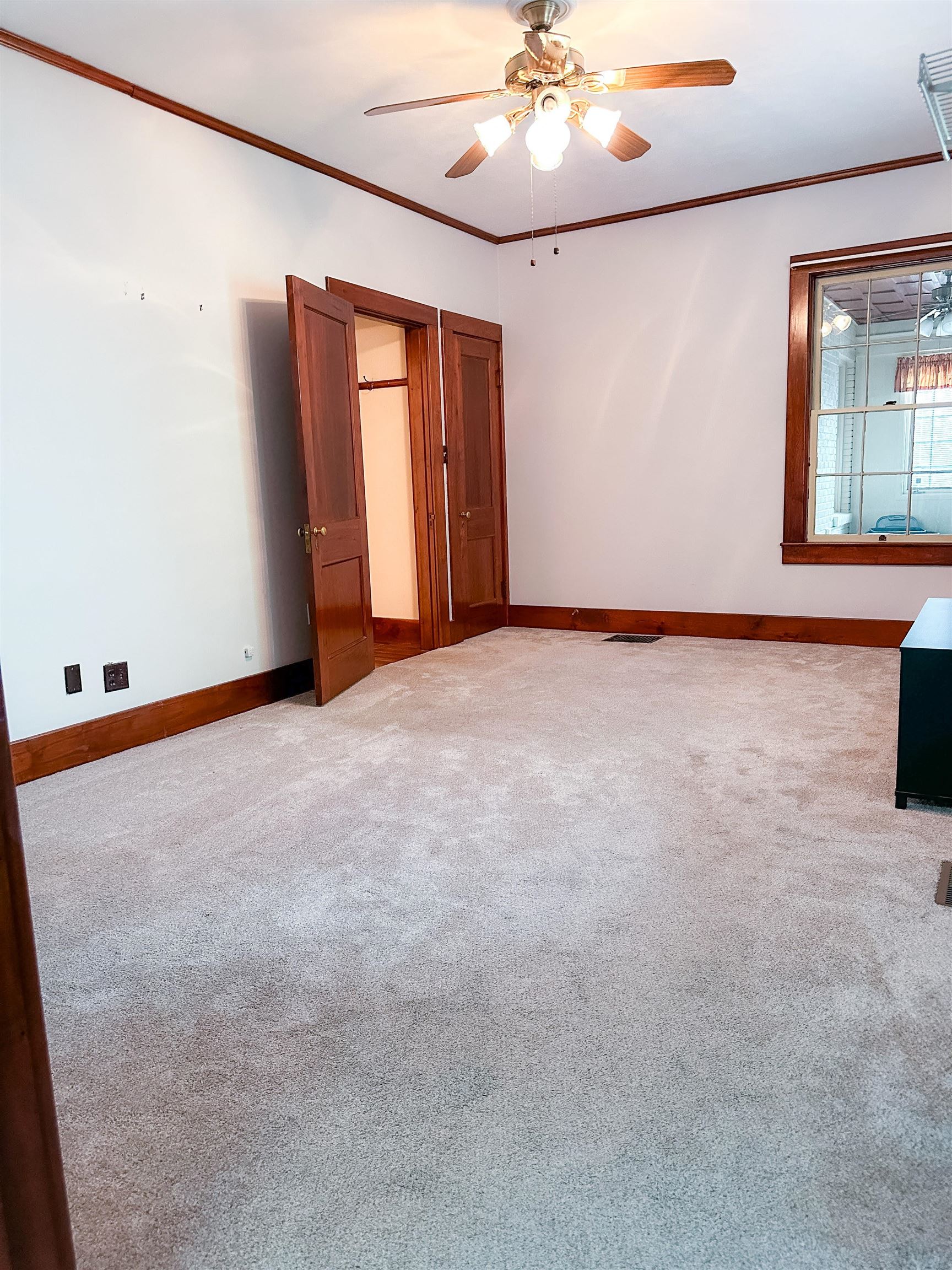 2123 Locust St., Owensboro, Kentucky 42301, 5 Bedrooms Bedrooms, ,3 BathroomsBathrooms,Single Family Residence,For Sale,Locust St.,90442