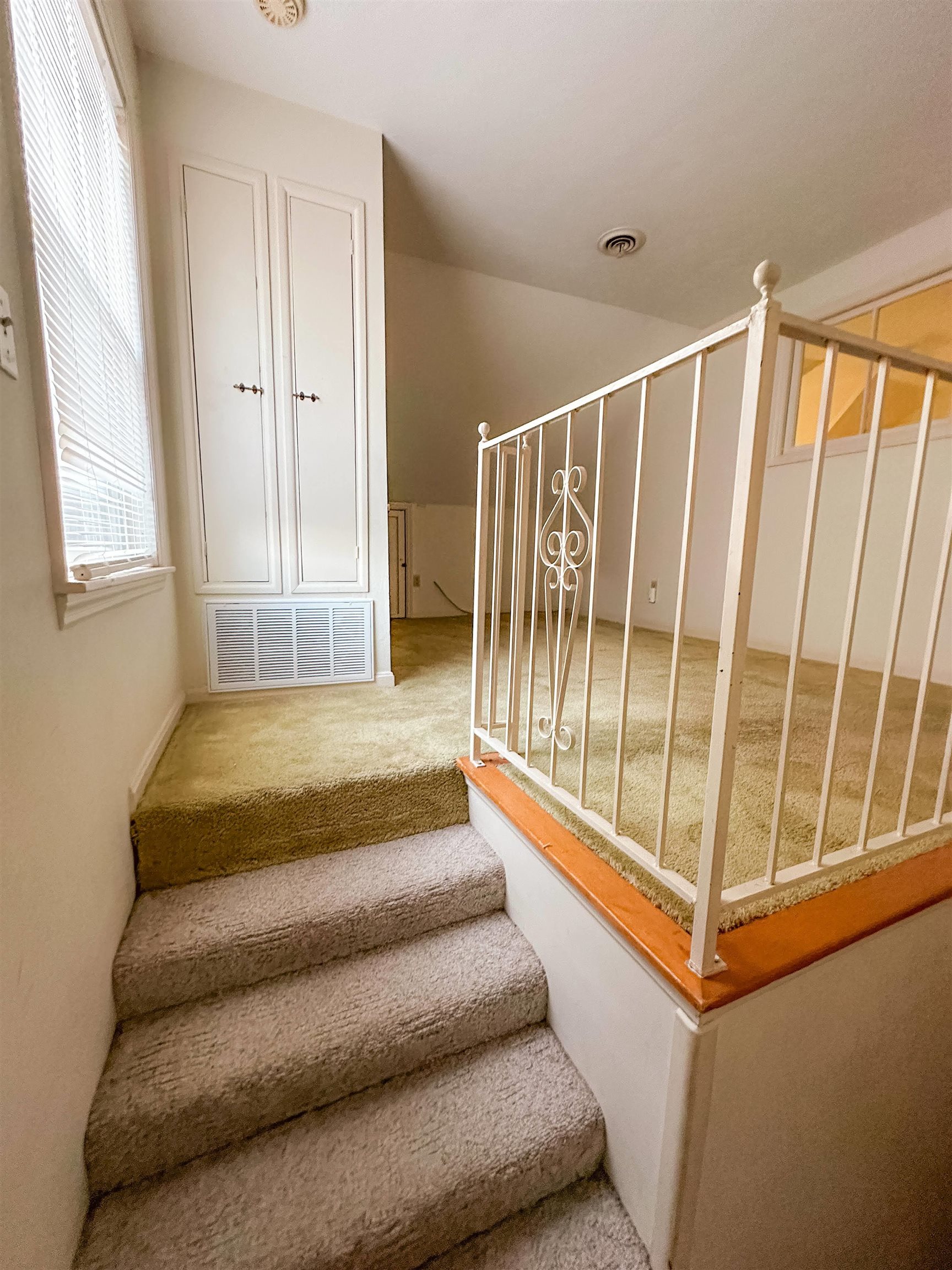 2123 Locust St., Owensboro, Kentucky 42301, 5 Bedrooms Bedrooms, ,3 BathroomsBathrooms,Single Family Residence,For Sale,Locust St.,90442
