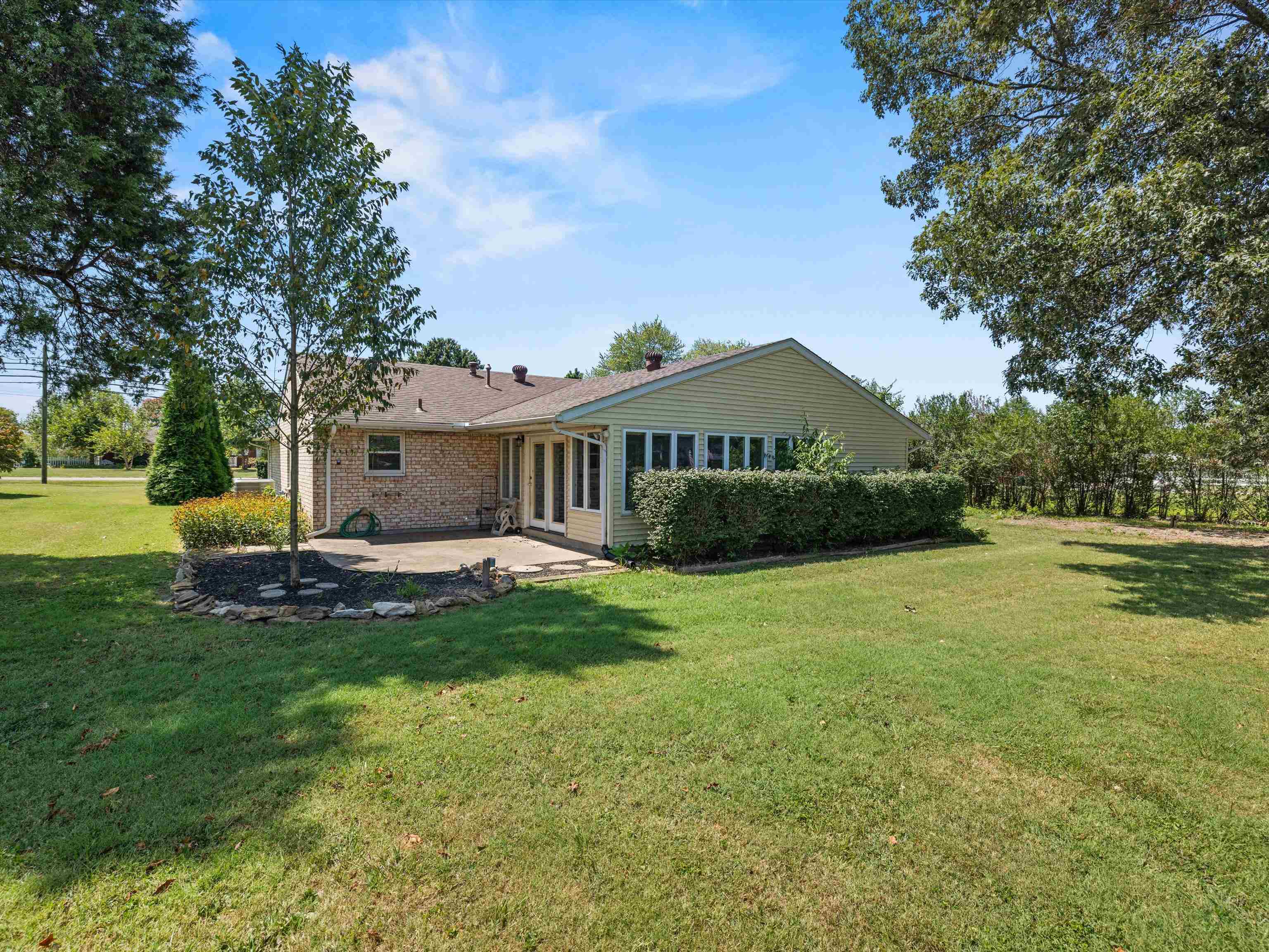 2615 Old Hartford Rd, Owensboro, Kentucky 42301, 4 Bedrooms Bedrooms, ,2 BathroomsBathrooms,Single Family Residence,For Sale,Old Hartford Rd,90448