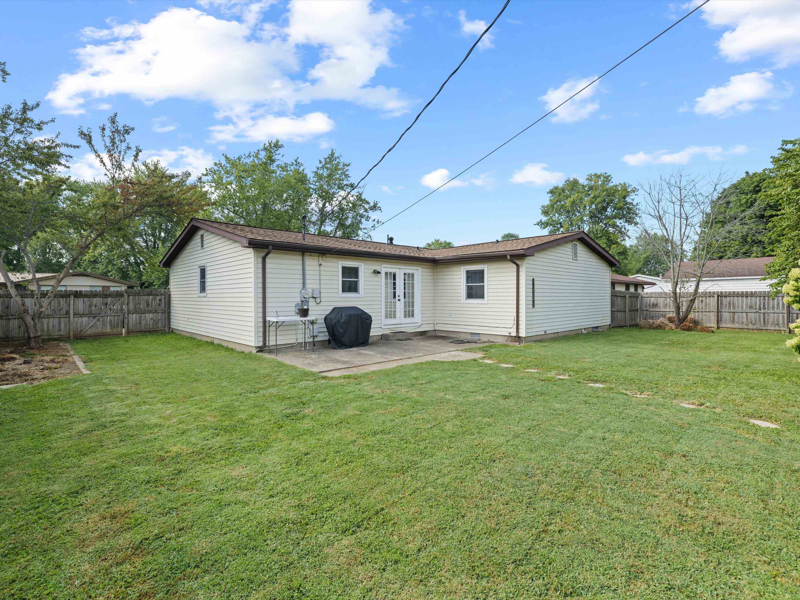 2044 Country Drive, Henderson, Kentucky 42420, 3 Bedrooms Bedrooms, ,2 BathroomsBathrooms,Single Family Residence,For Sale,Country Drive,90456