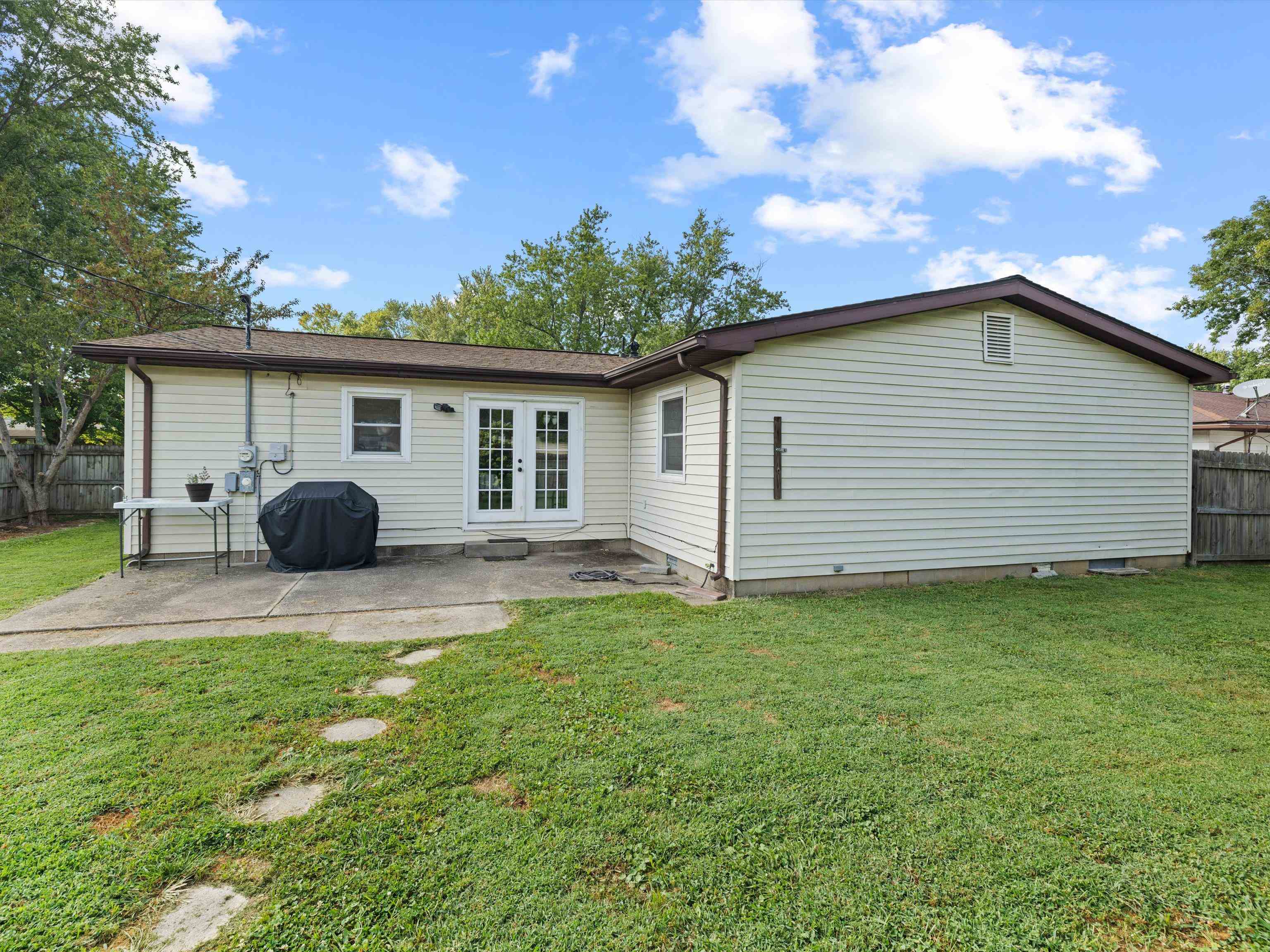 2044 Country Drive, Henderson, Kentucky 42420, 3 Bedrooms Bedrooms, ,2 BathroomsBathrooms,Single Family Residence,For Sale,Country Drive,90456