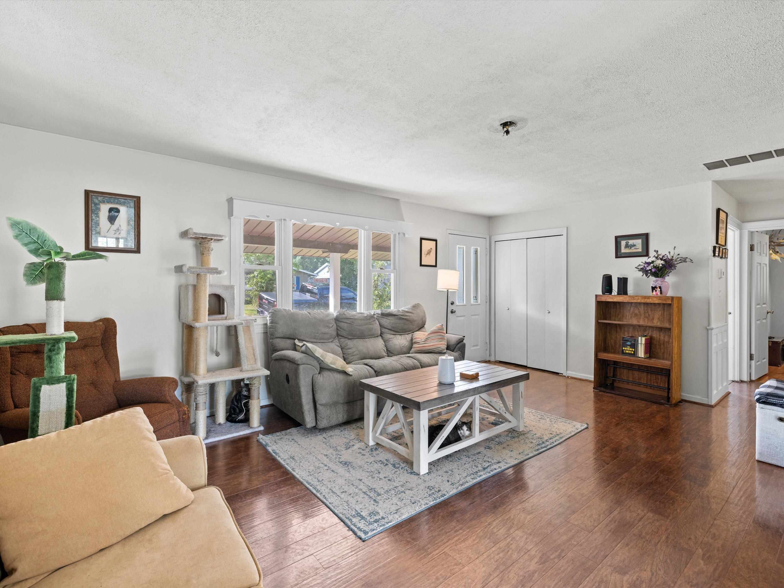 2044 Country Drive, Henderson, Kentucky 42420, 3 Bedrooms Bedrooms, ,2 BathroomsBathrooms,Single Family Residence,For Sale,Country Drive,90456