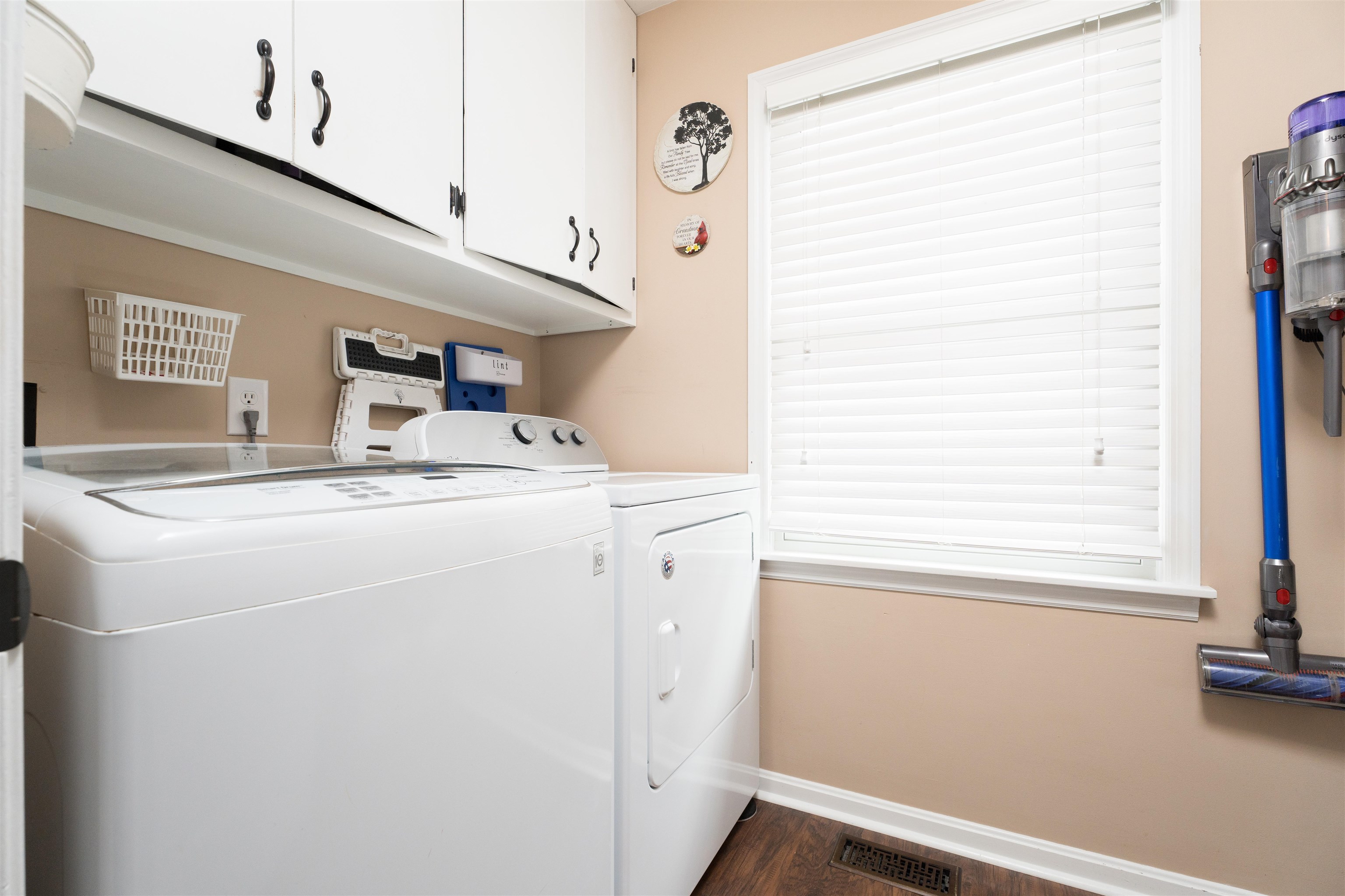 4541 Old Hartford Rd., Owensboro, Kentucky 42303, 3 Bedrooms Bedrooms, ,2 BathroomsBathrooms,Single Family Residence,For Sale,Old Hartford Rd.,90462
