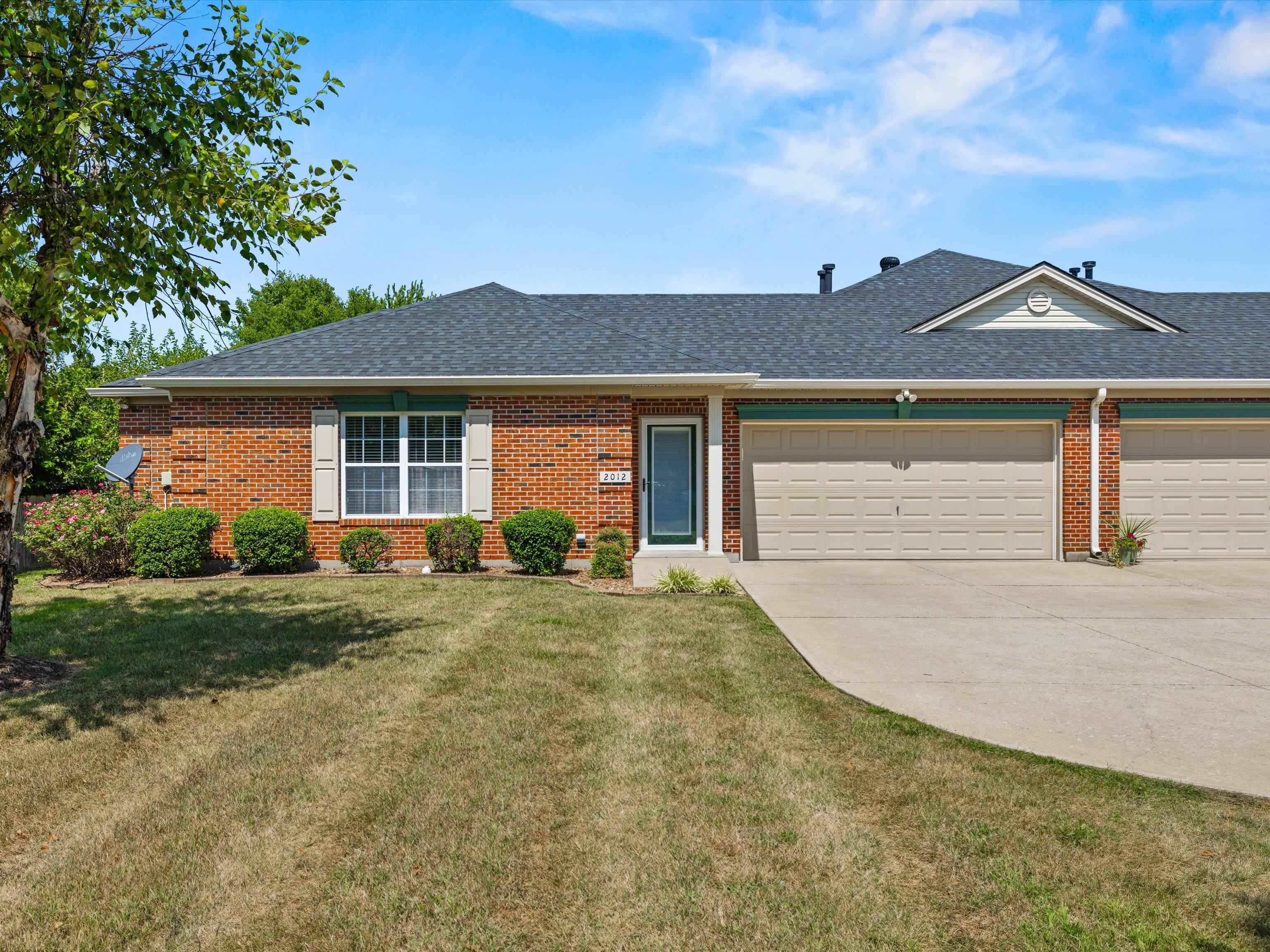 2012 Viola Gardens, Owensboro, Kentucky 42303-4002, 2 Bedrooms Bedrooms, ,2 BathroomsBathrooms,Condominium,For Sale,Viola Gardens,90466