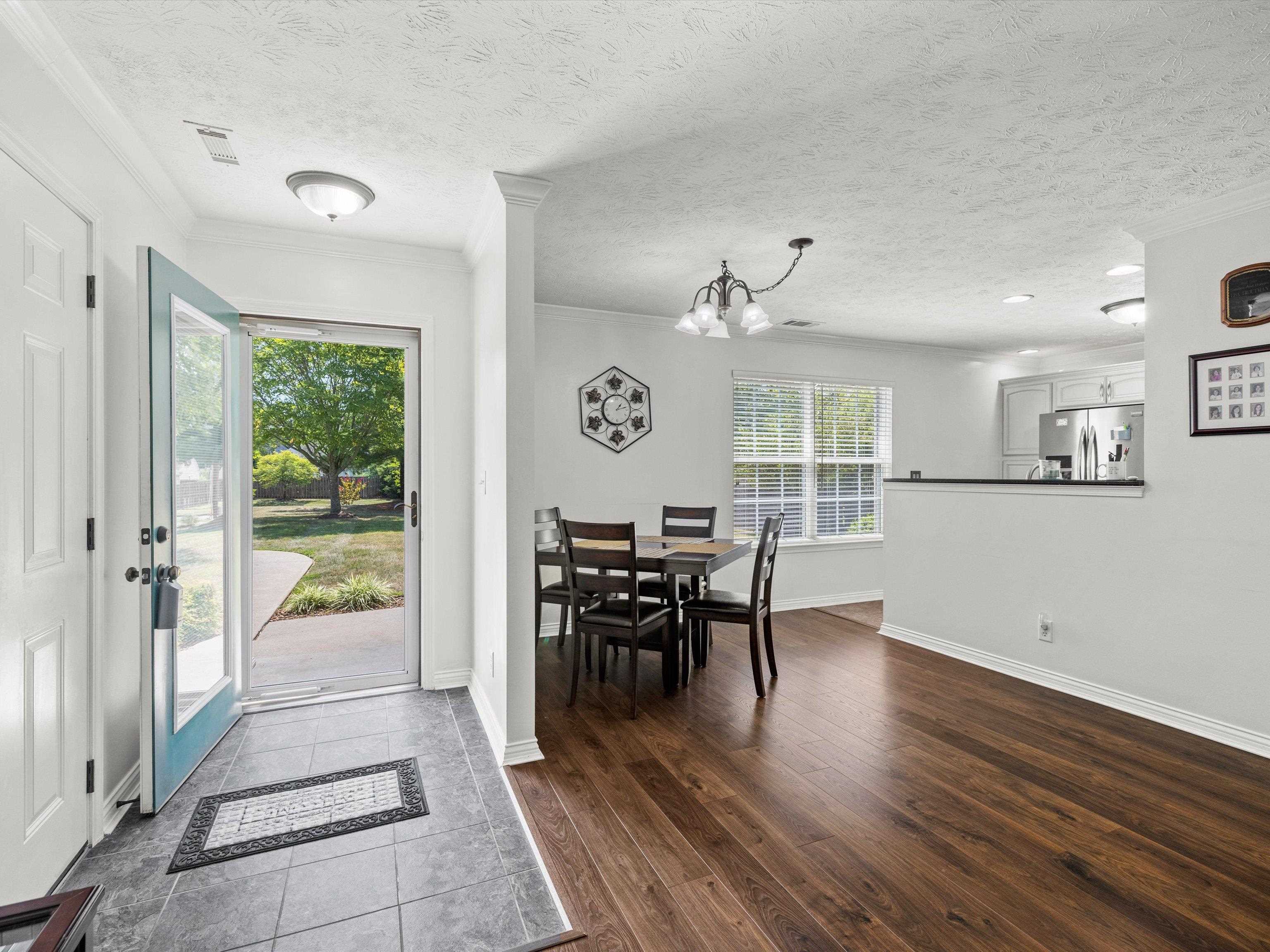 2012 Viola Gardens, Owensboro, Kentucky 42303-4002, 2 Bedrooms Bedrooms, ,2 BathroomsBathrooms,Condominium,For Sale,Viola Gardens,90466