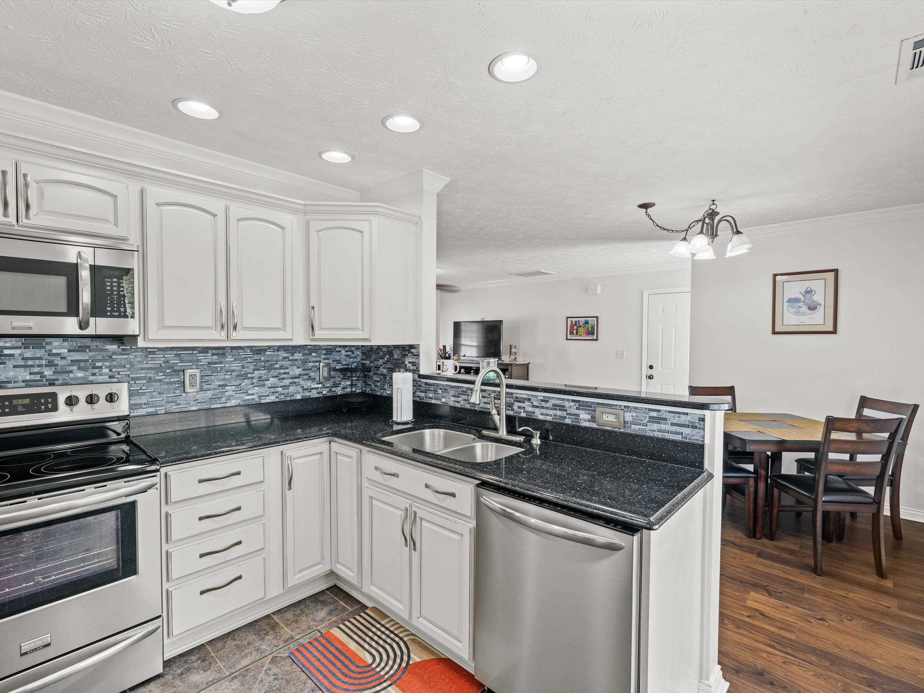 2012 Viola Gardens, Owensboro, Kentucky 42303-4002, 2 Bedrooms Bedrooms, ,2 BathroomsBathrooms,Condominium,For Sale,Viola Gardens,90466