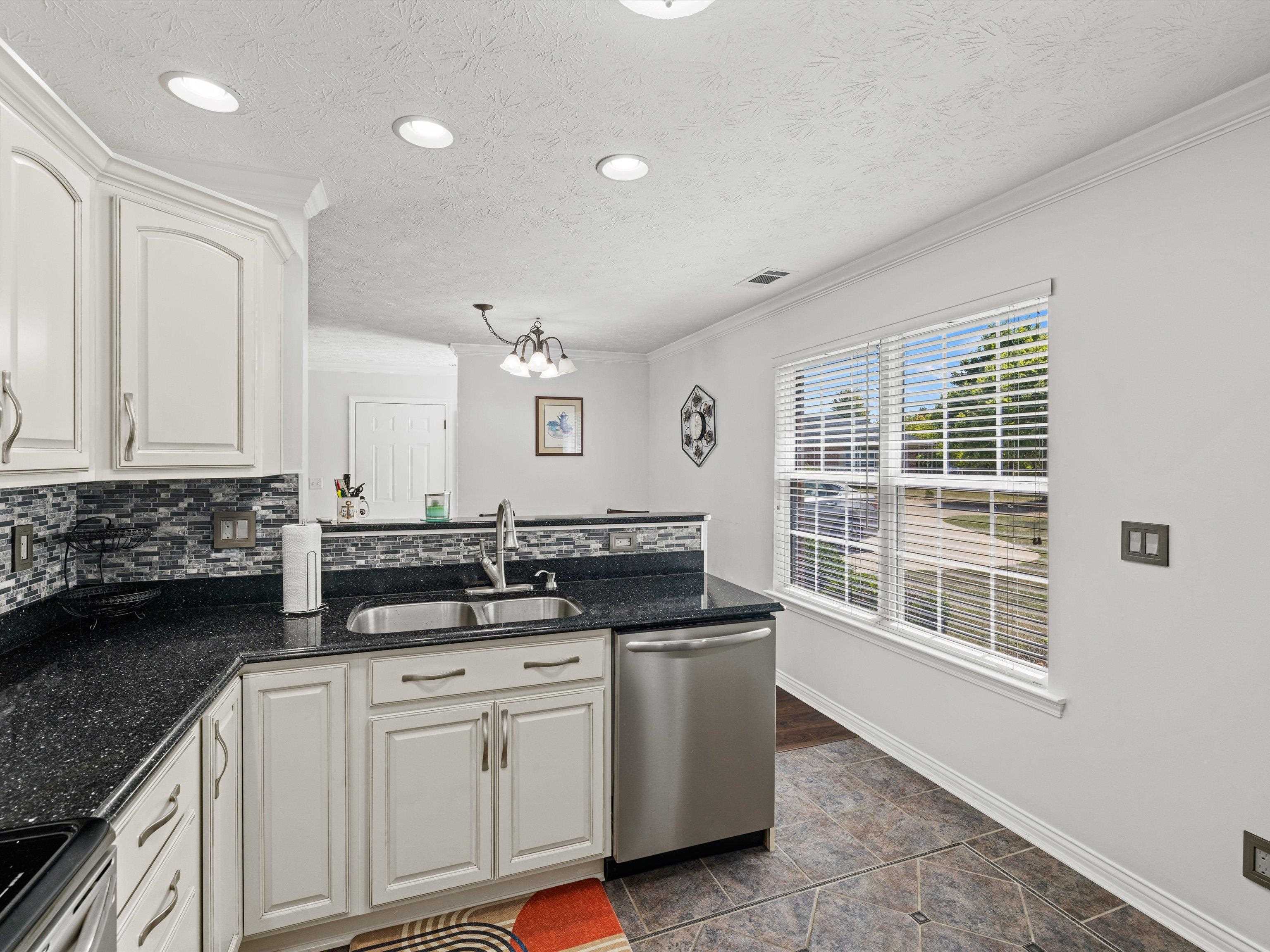 2012 Viola Gardens, Owensboro, Kentucky 42303-4002, 2 Bedrooms Bedrooms, ,2 BathroomsBathrooms,Condominium,For Sale,Viola Gardens,90466