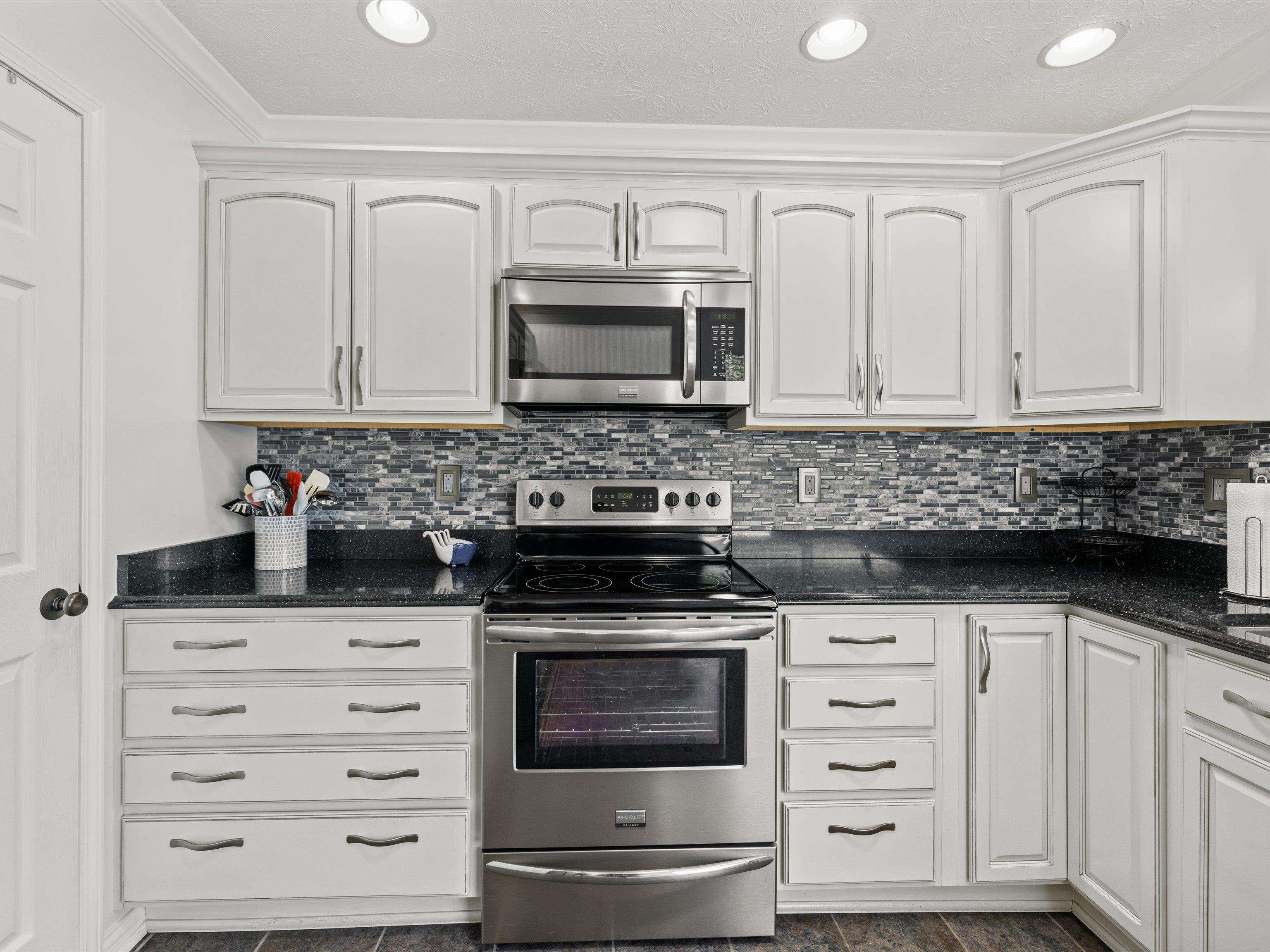 2012 Viola Gardens, Owensboro, Kentucky 42303-4002, 2 Bedrooms Bedrooms, ,2 BathroomsBathrooms,Condominium,For Sale,Viola Gardens,90466