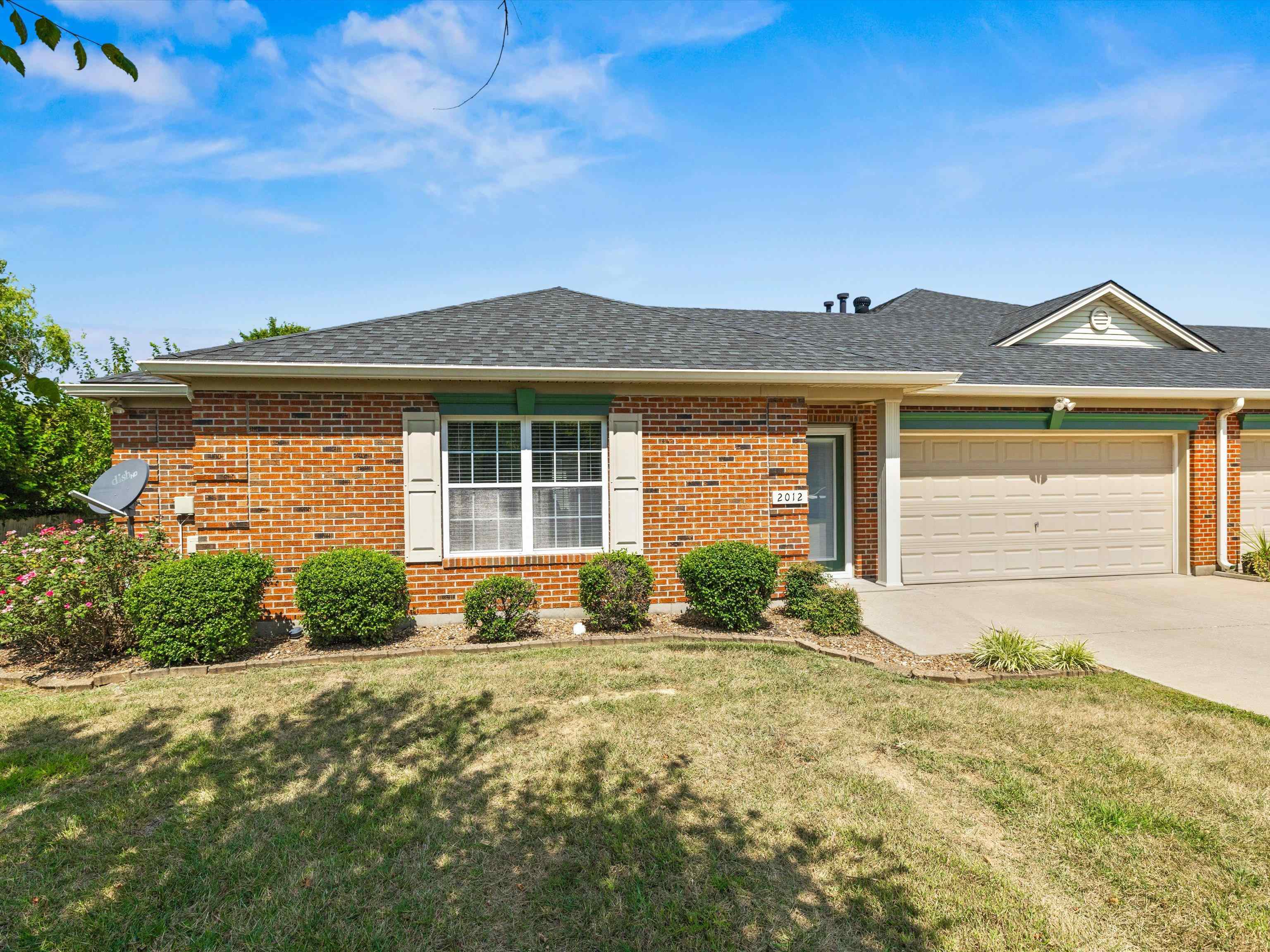 2012 Viola Gardens, Owensboro, Kentucky 42303-4002, 2 Bedrooms Bedrooms, ,2 BathroomsBathrooms,Condominium,For Sale,Viola Gardens,90466