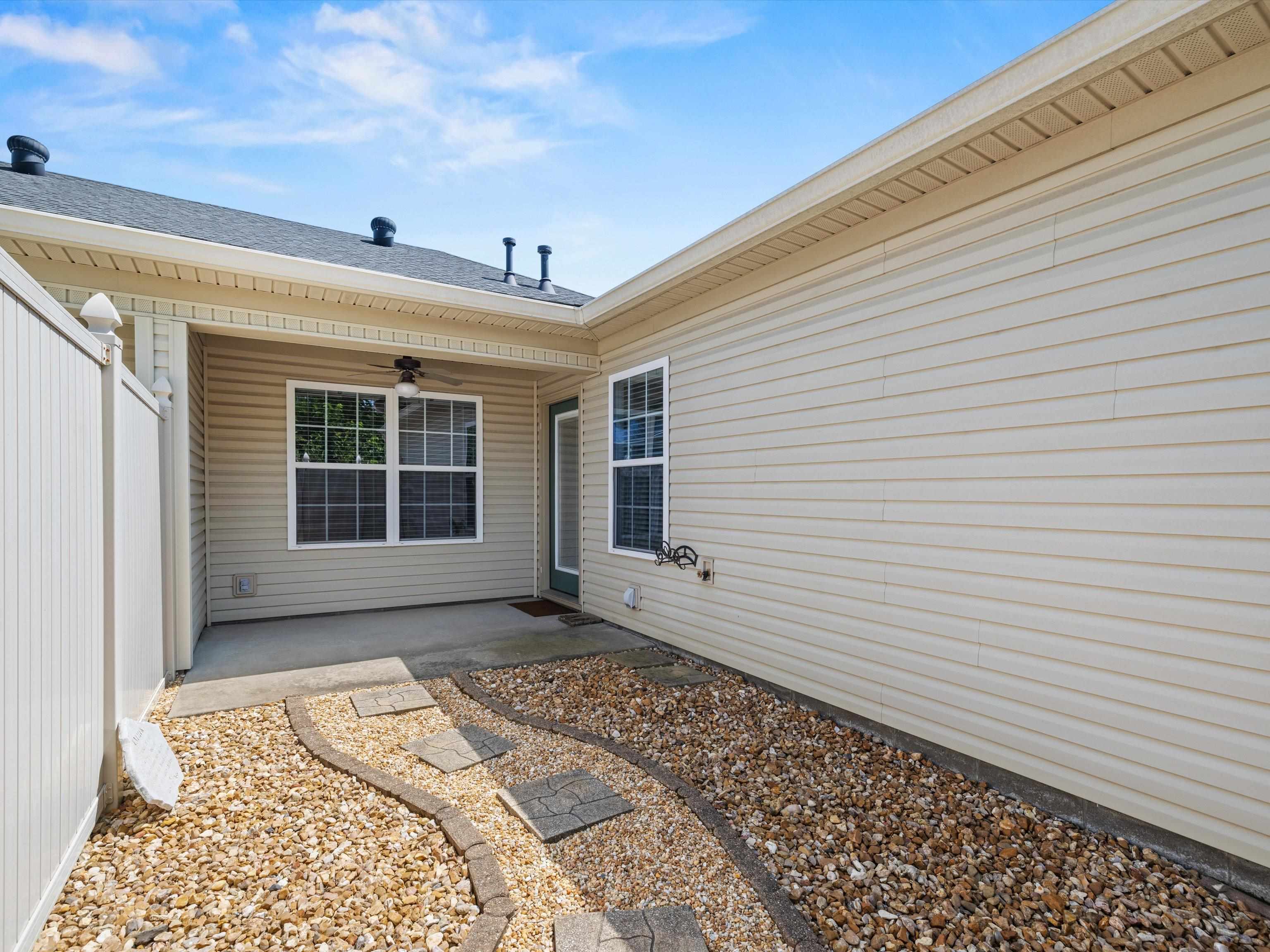2012 Viola Gardens, Owensboro, Kentucky 42303-4002, 2 Bedrooms Bedrooms, ,2 BathroomsBathrooms,Condominium,For Sale,Viola Gardens,90466