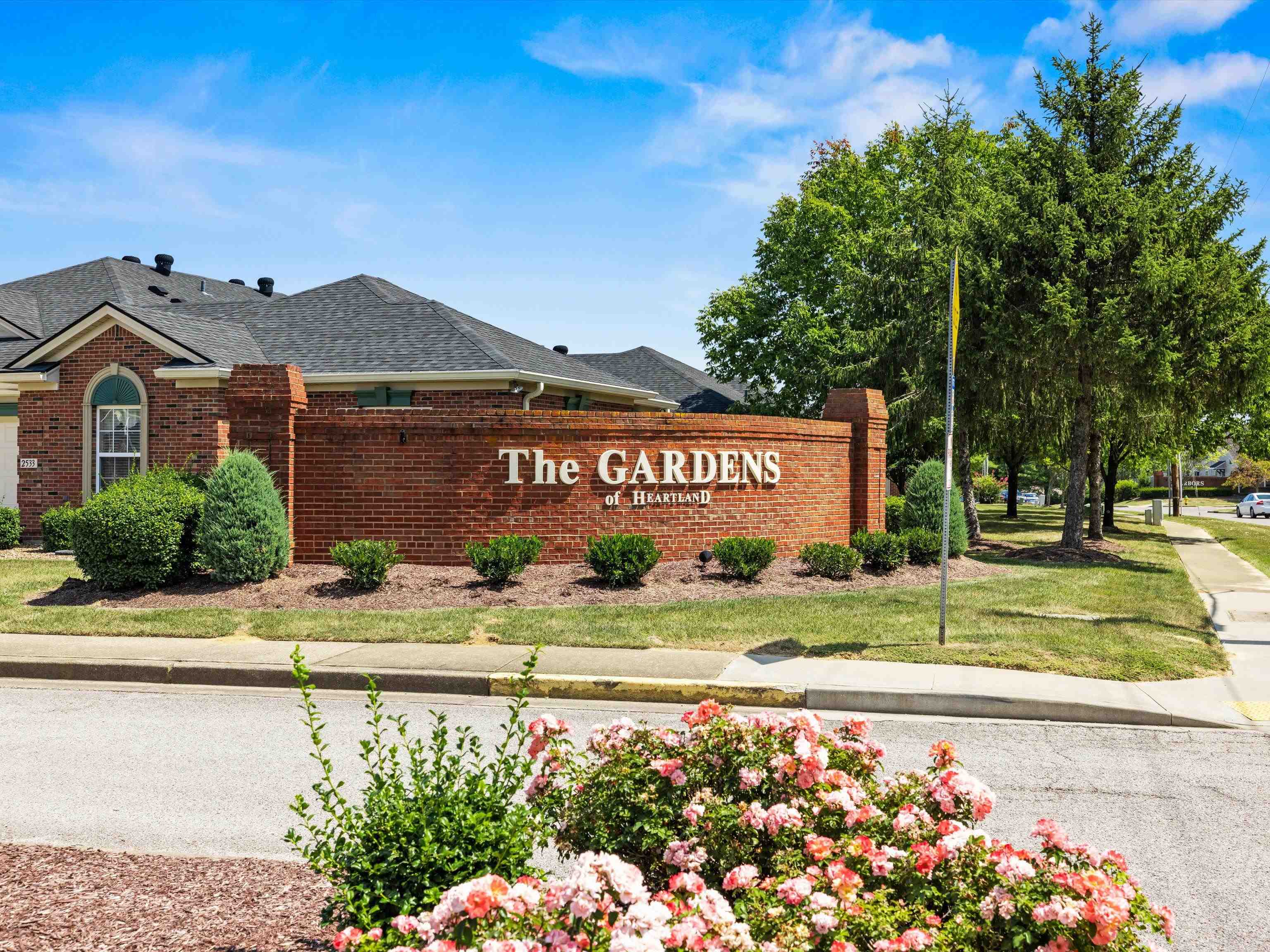2012 Viola Gardens, Owensboro, Kentucky 42303-4002, 2 Bedrooms Bedrooms, ,2 BathroomsBathrooms,Condominium,For Sale,Viola Gardens,90466
