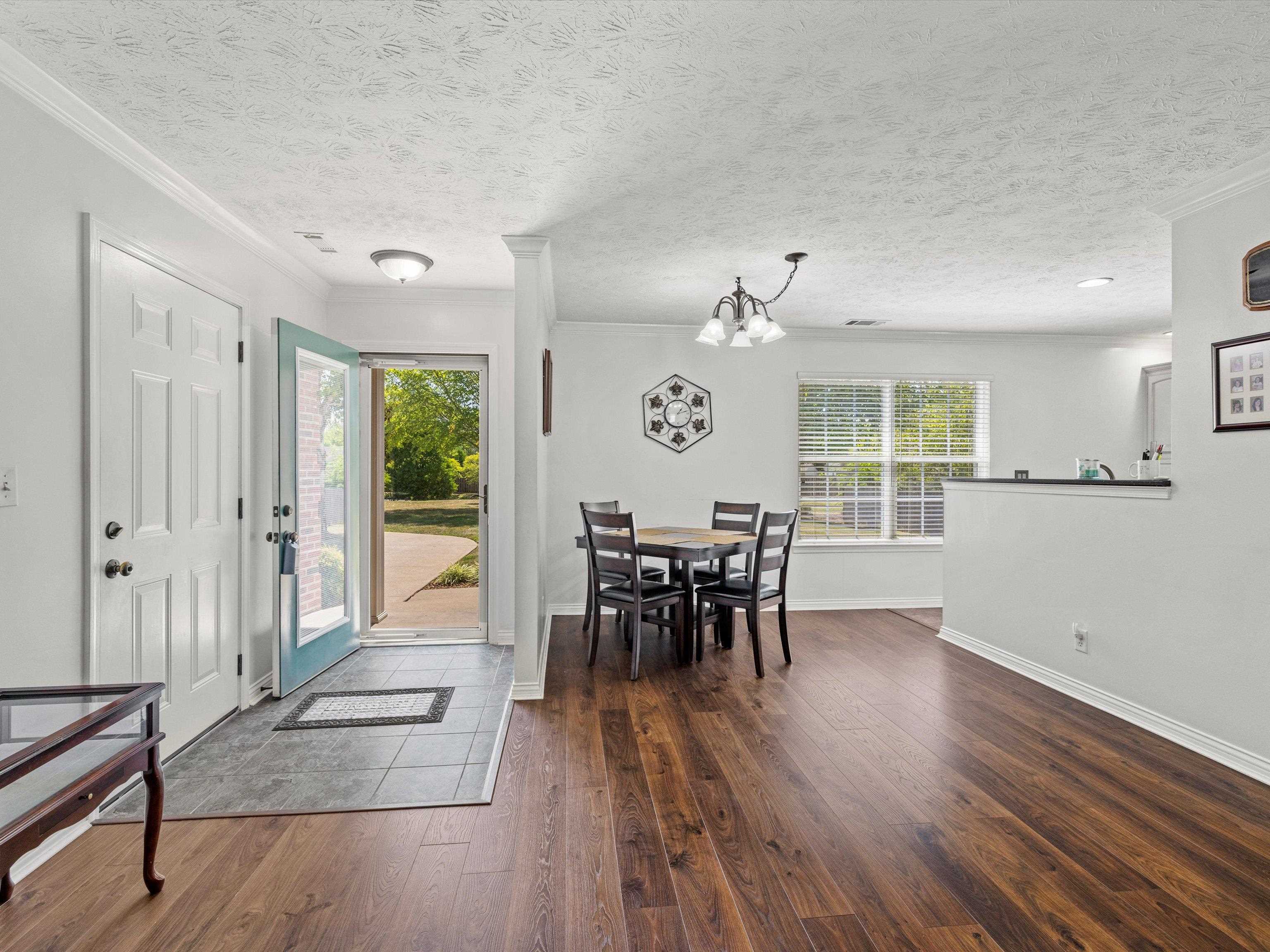 2012 Viola Gardens, Owensboro, Kentucky 42303-4002, 2 Bedrooms Bedrooms, ,2 BathroomsBathrooms,Condominium,For Sale,Viola Gardens,90466