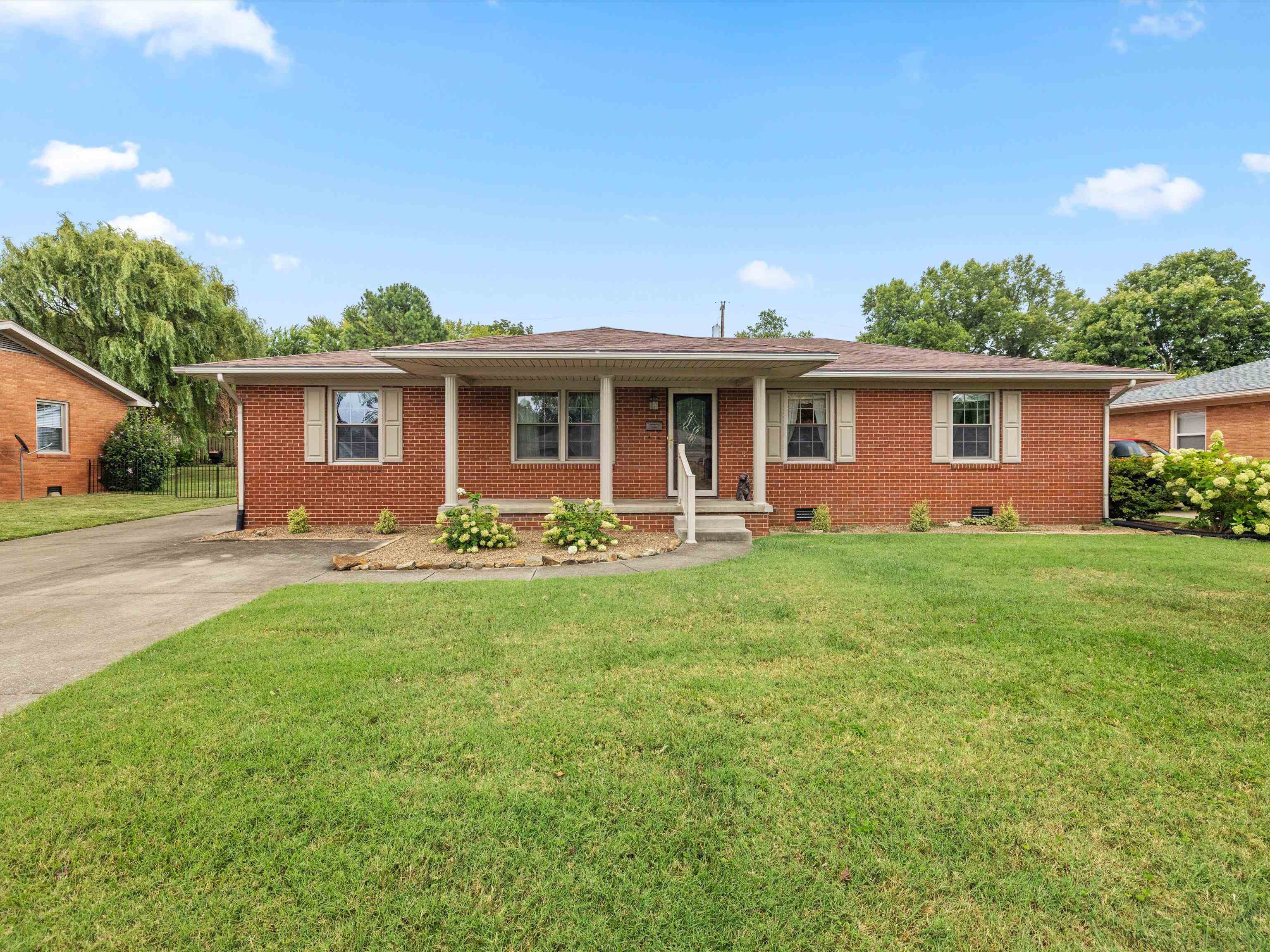 2925 Plymouth Pl, Owensboro, Kentucky 42303, 3 Bedrooms Bedrooms, ,2 BathroomsBathrooms,Single Family Residence,For Sale,Plymouth Pl,90469