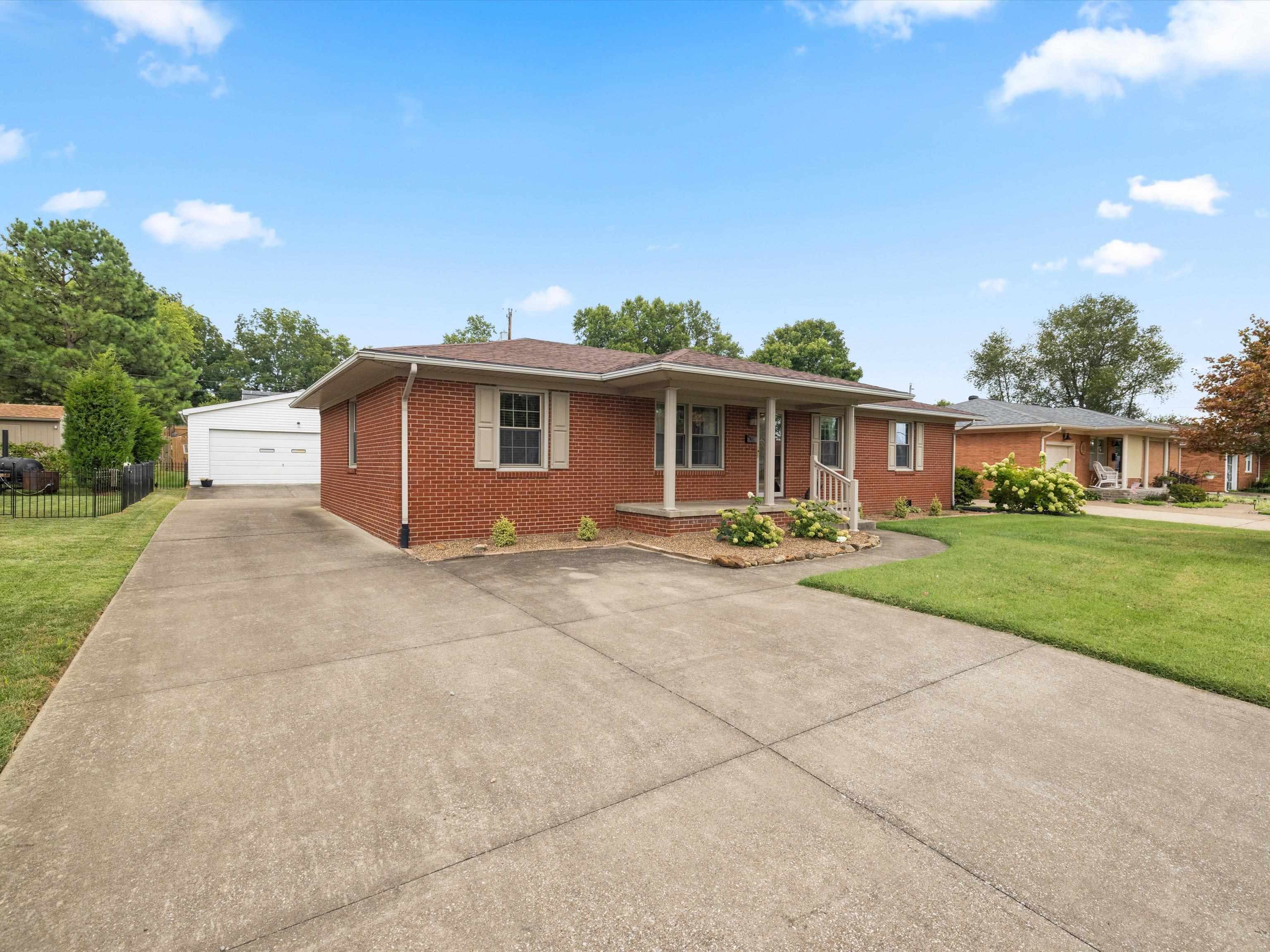 2925 Plymouth Pl, Owensboro, Kentucky 42303, 3 Bedrooms Bedrooms, ,2 BathroomsBathrooms,Single Family Residence,For Sale,Plymouth Pl,90469