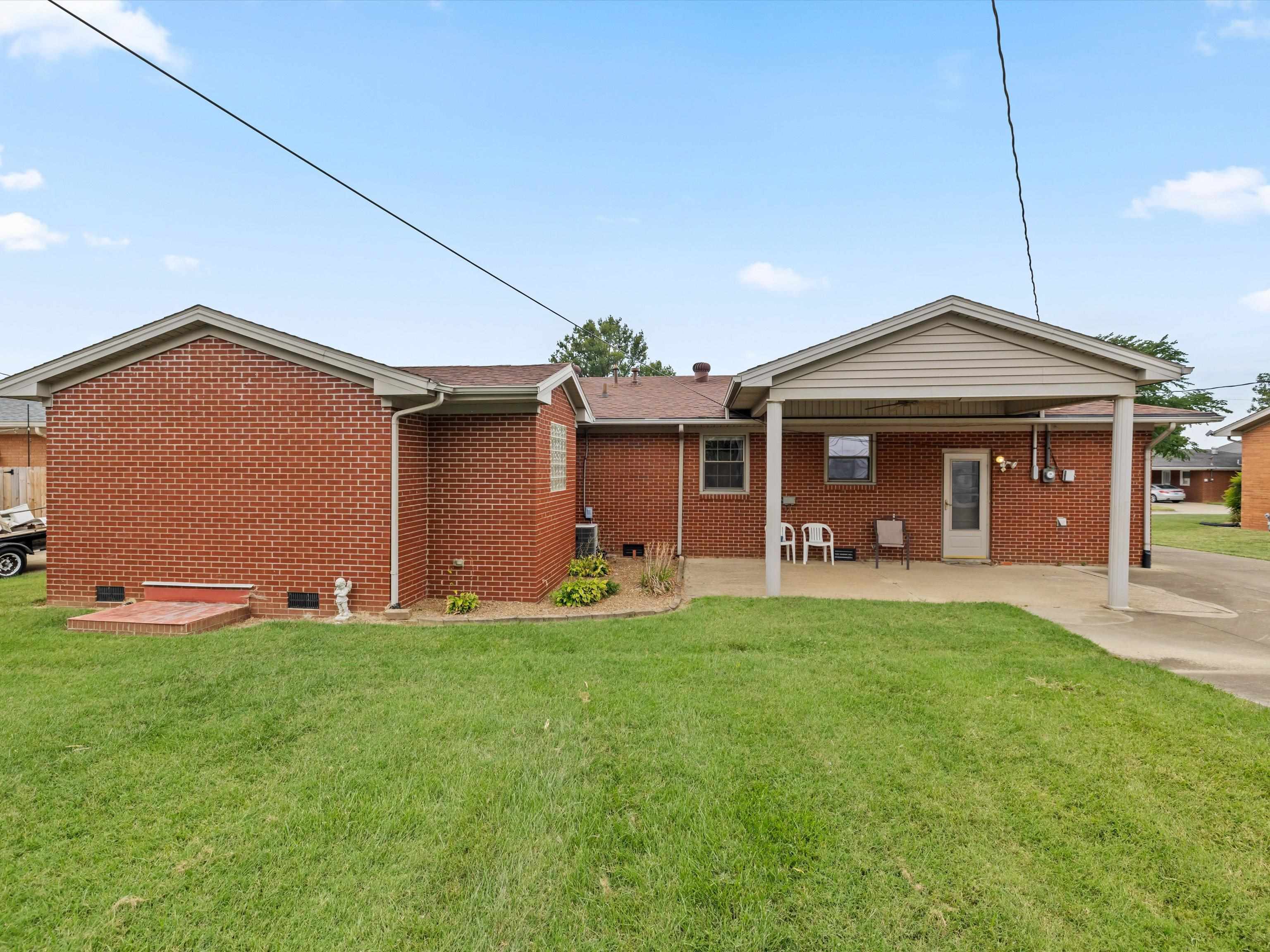 2925 Plymouth Pl, Owensboro, Kentucky 42303, 3 Bedrooms Bedrooms, ,2 BathroomsBathrooms,Single Family Residence,For Sale,Plymouth Pl,90469