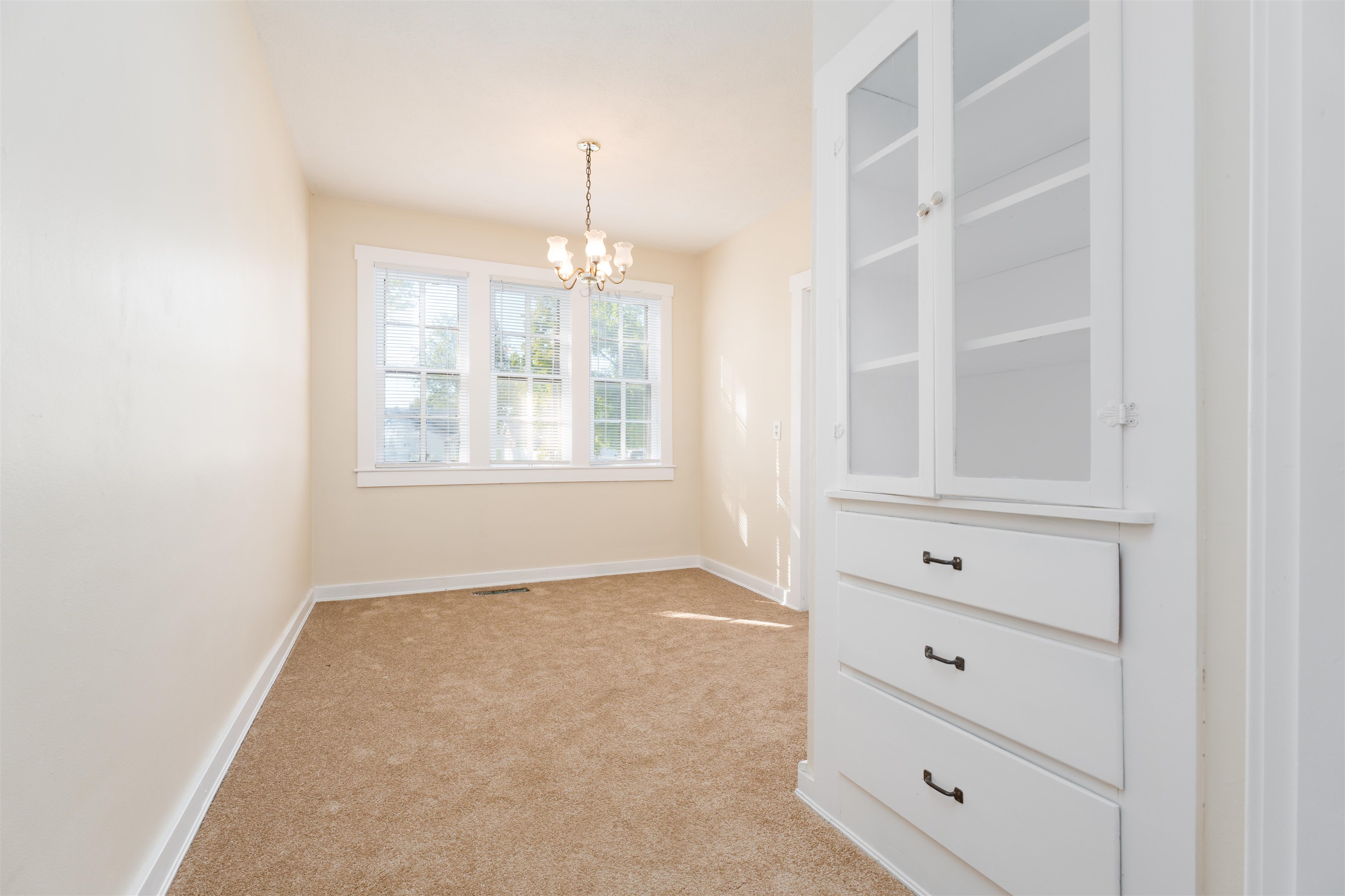 402 21st Street, Owensboro, Kentucky 42303, 2 Bedrooms Bedrooms, ,1 BathroomBathrooms,Single Family Residence,For Sale,21st Street,90474