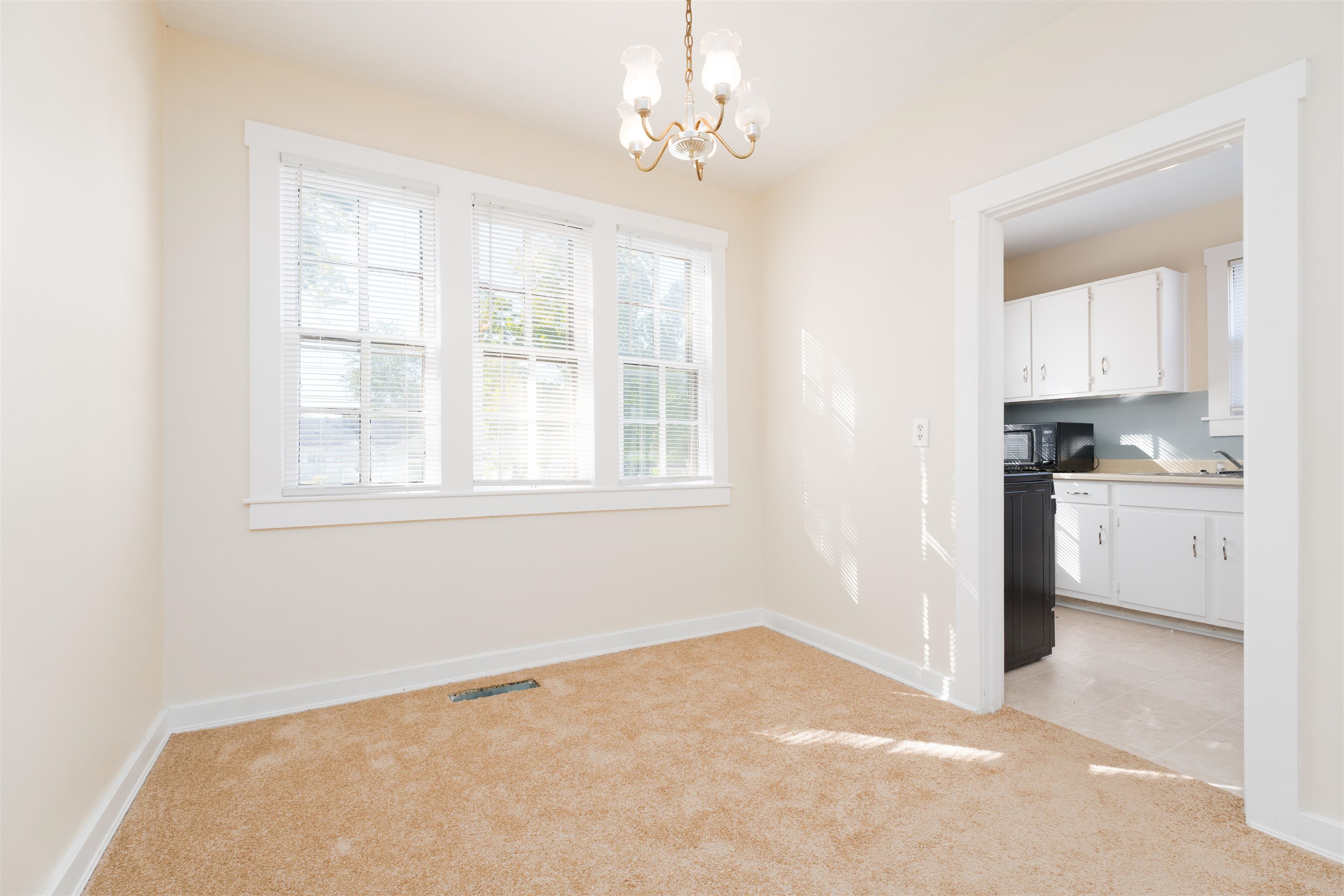 402 21st Street, Owensboro, Kentucky 42303, 2 Bedrooms Bedrooms, ,1 BathroomBathrooms,Single Family Residence,For Sale,21st Street,90474
