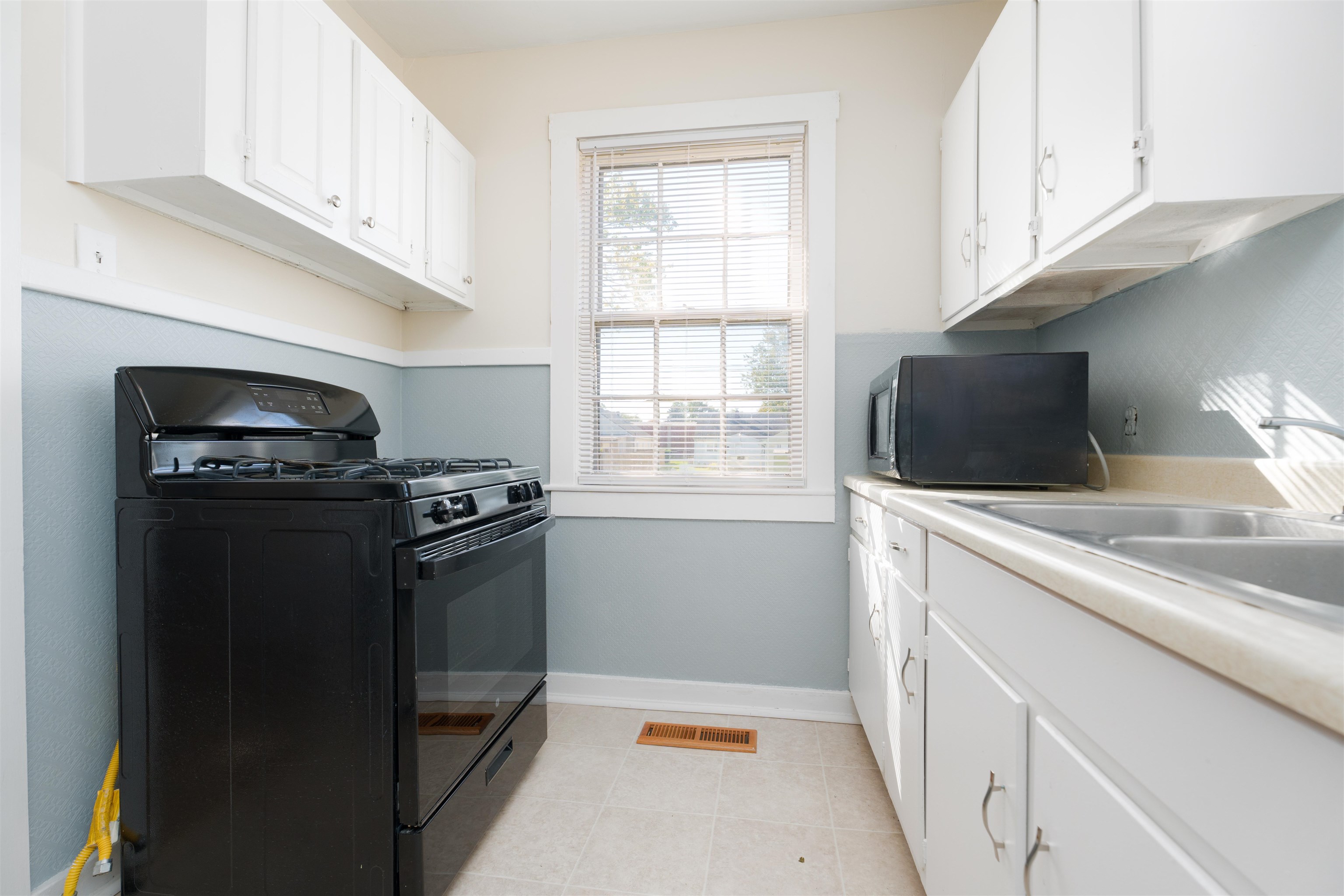 402 21st Street, Owensboro, Kentucky 42303, 2 Bedrooms Bedrooms, ,1 BathroomBathrooms,Single Family Residence,For Sale,21st Street,90474
