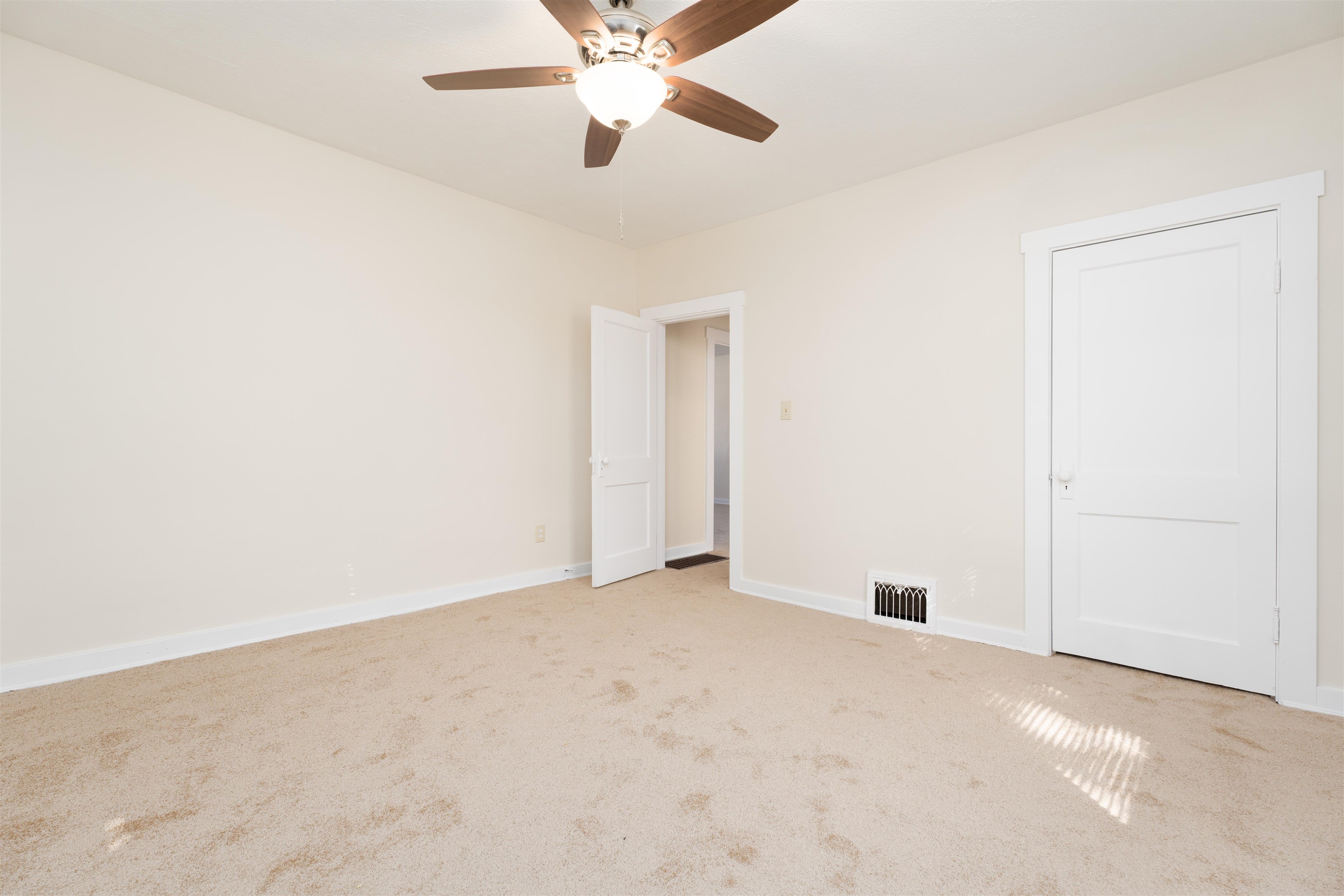 402 21st Street, Owensboro, Kentucky 42303, 2 Bedrooms Bedrooms, ,1 BathroomBathrooms,Single Family Residence,For Sale,21st Street,90474
