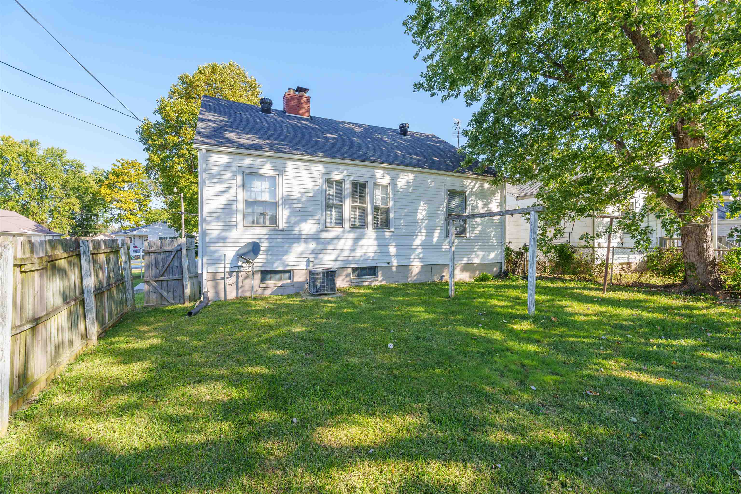 402 21st Street, Owensboro, Kentucky 42303, 2 Bedrooms Bedrooms, ,1 BathroomBathrooms,Single Family Residence,For Sale,21st Street,90474
