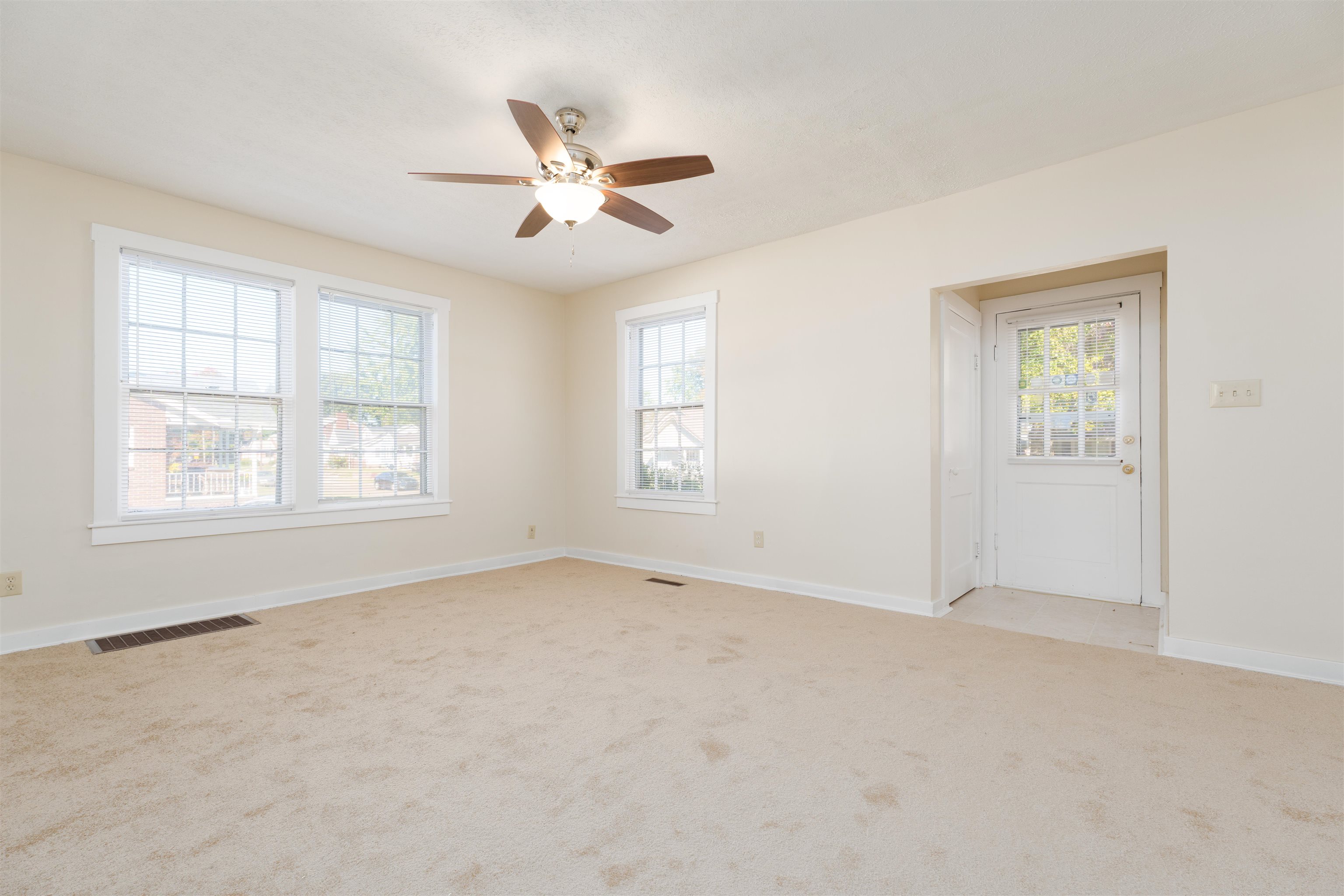 402 21st Street, Owensboro, Kentucky 42303, 2 Bedrooms Bedrooms, ,1 BathroomBathrooms,Single Family Residence,For Sale,21st Street,90474