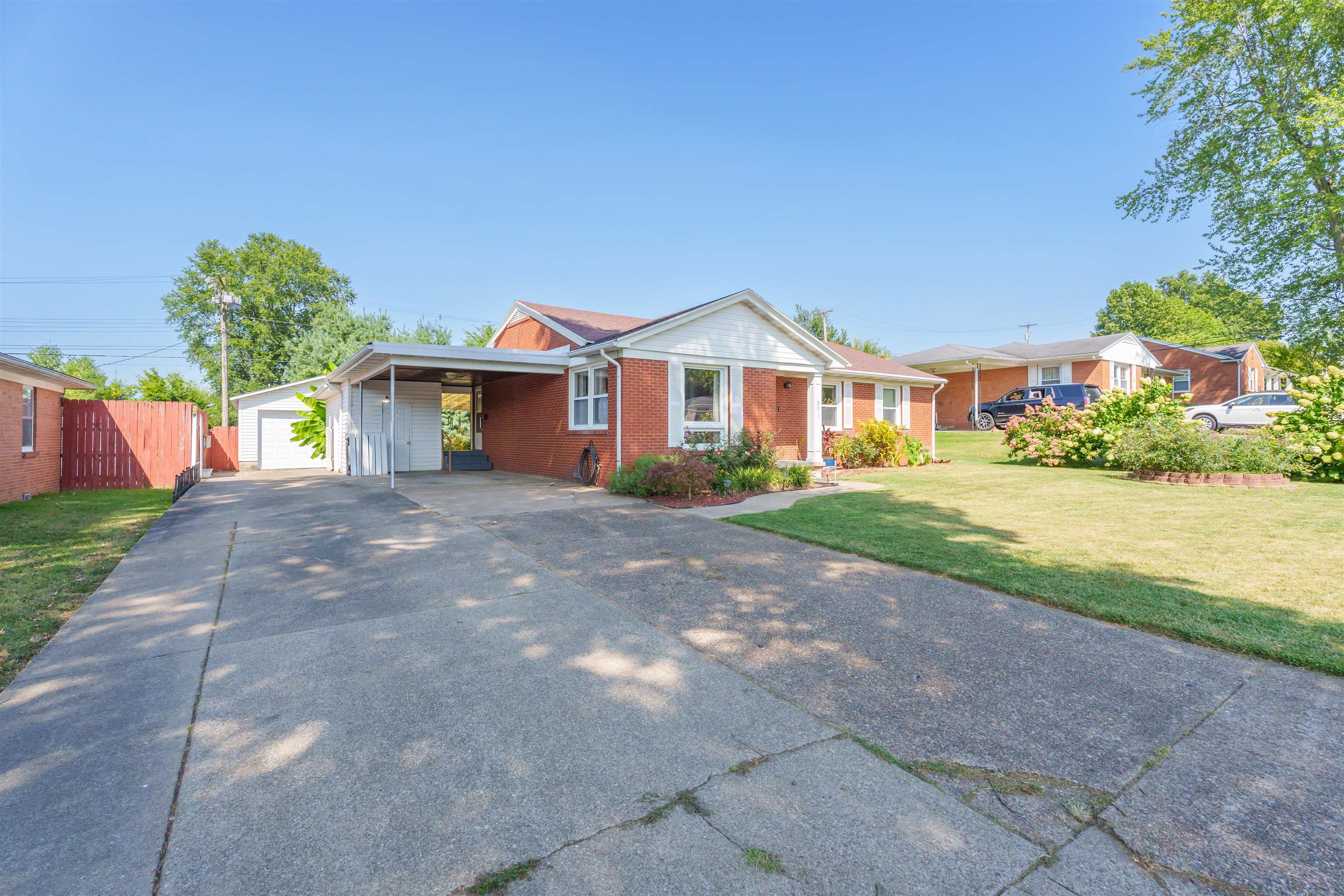 901 Dixiana Drive, Owensboro, Kentucky 42303, 3 Bedrooms Bedrooms, ,1 BathroomBathrooms,Single Family Residence,For Sale,Dixiana Drive,90479
