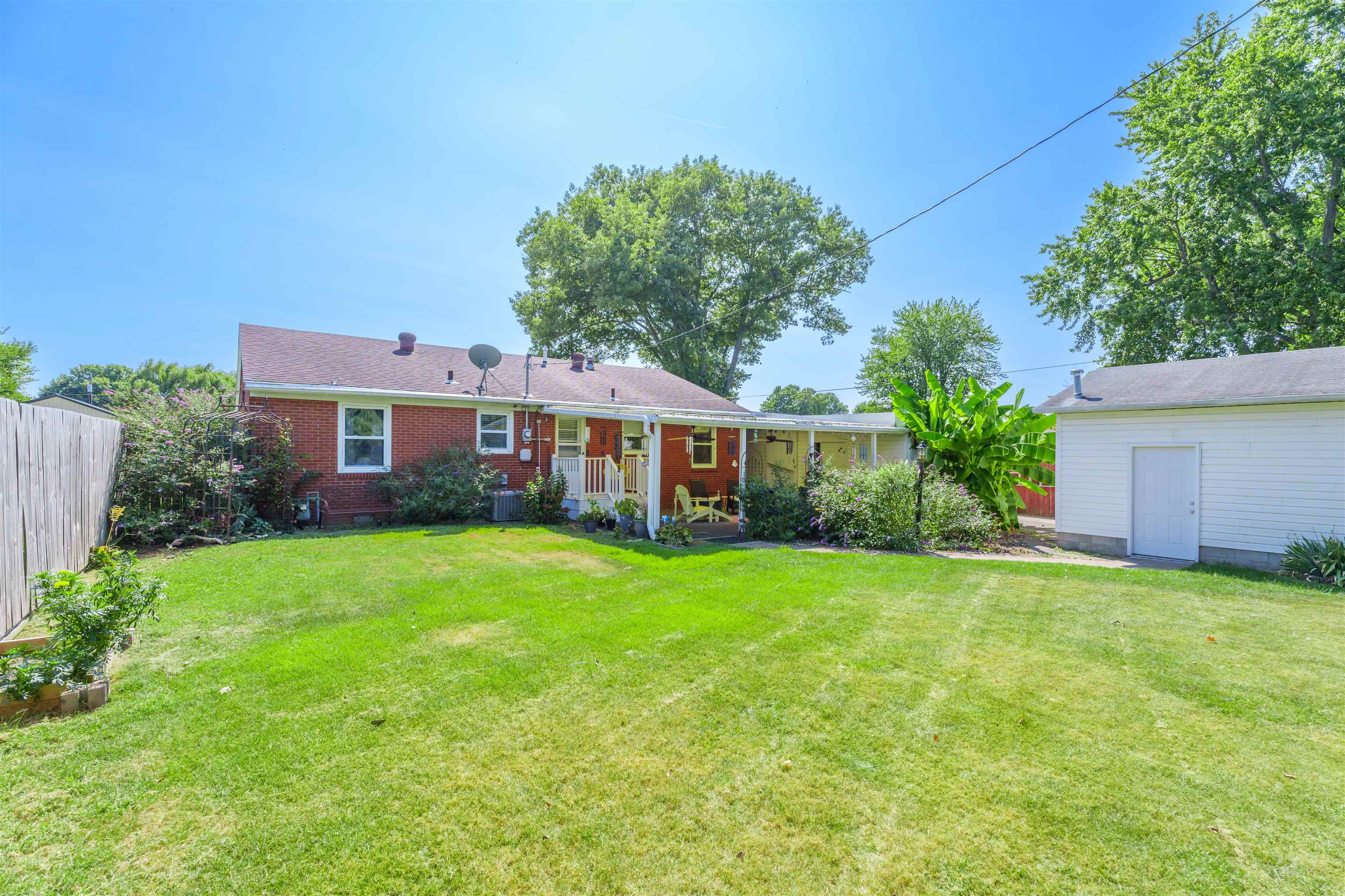 901 Dixiana Drive, Owensboro, Kentucky 42303, 3 Bedrooms Bedrooms, ,1 BathroomBathrooms,Single Family Residence,For Sale,Dixiana Drive,90479