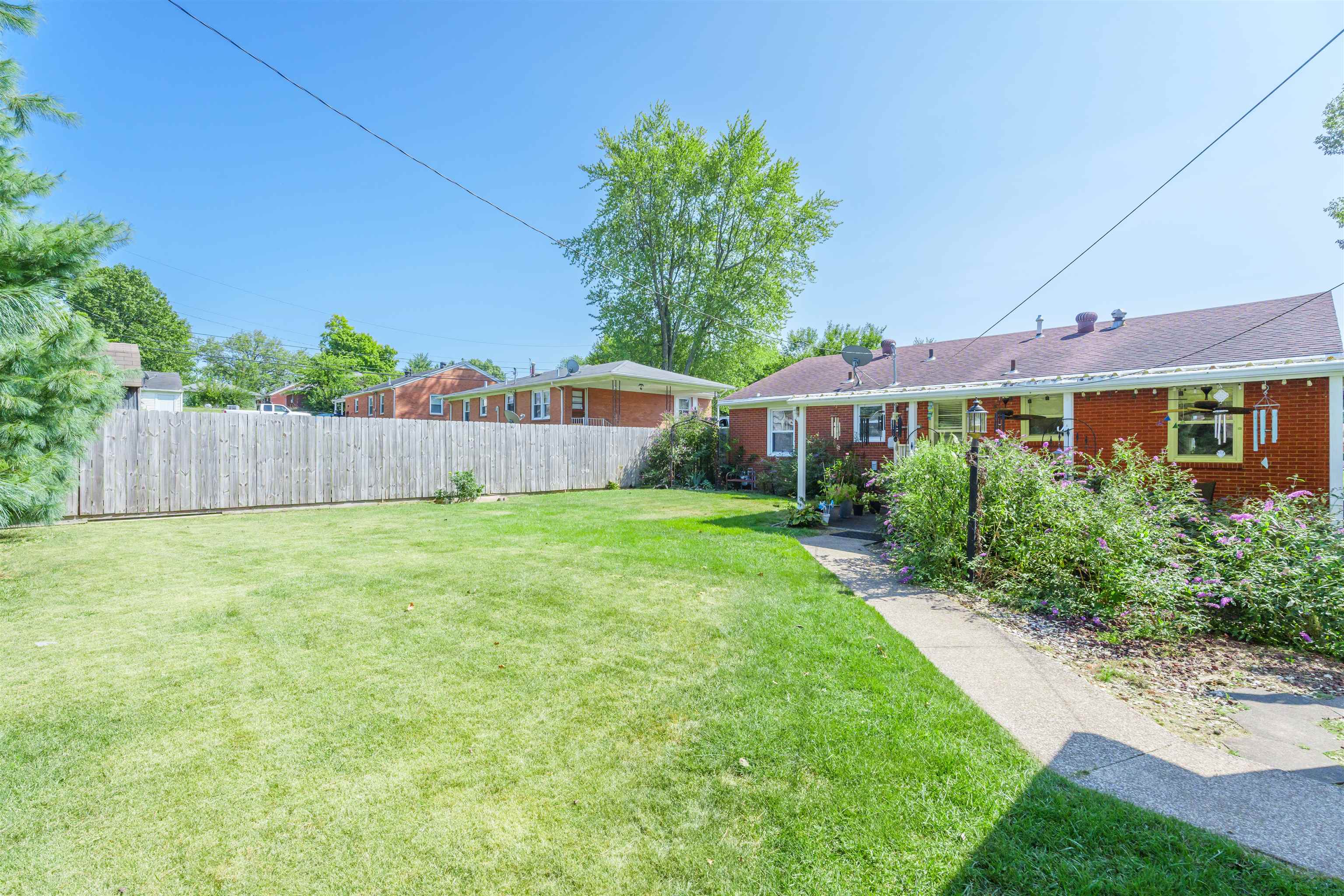 901 Dixiana Drive, Owensboro, Kentucky 42303, 3 Bedrooms Bedrooms, ,1 BathroomBathrooms,Single Family Residence,For Sale,Dixiana Drive,90479