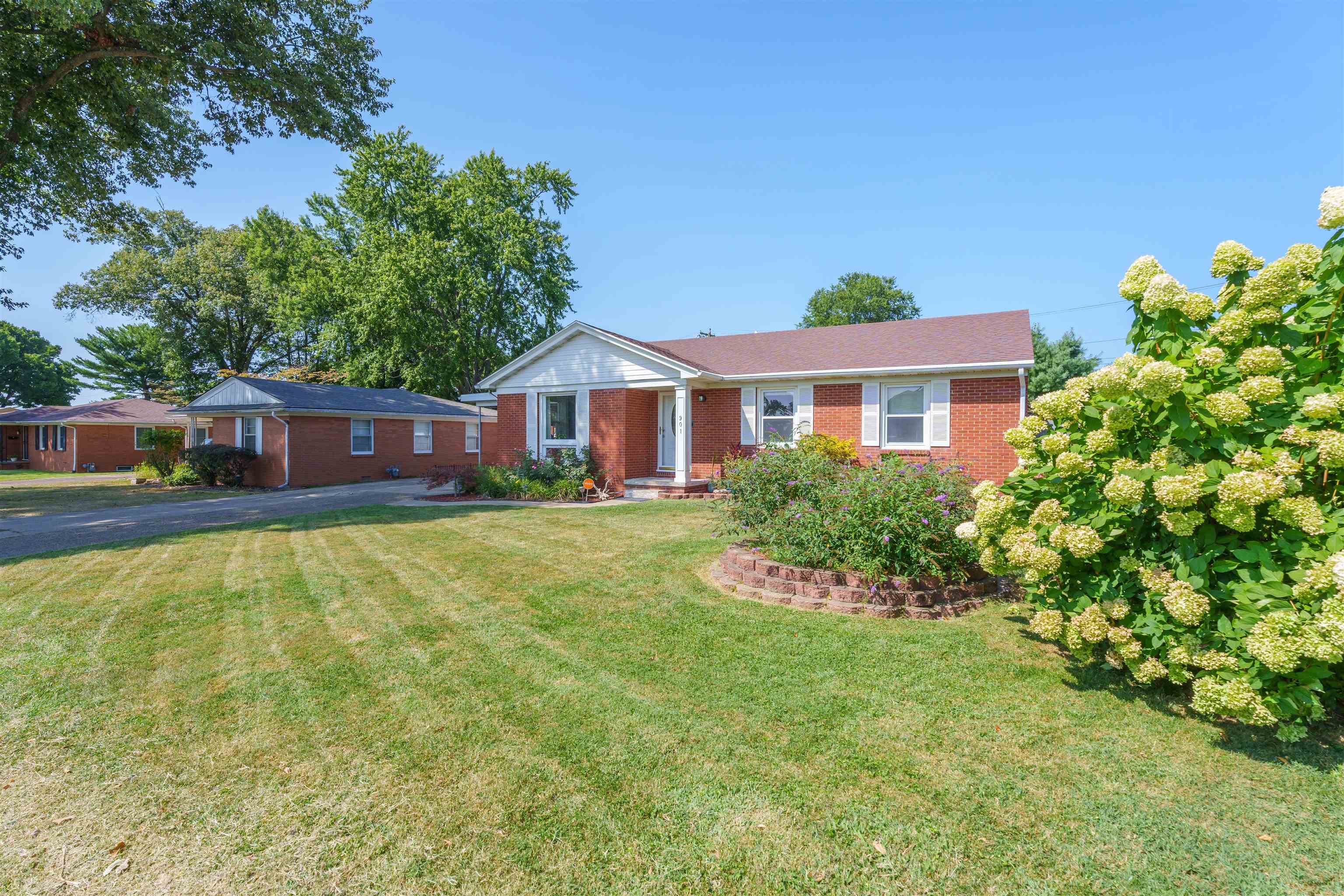 901 Dixiana Drive, Owensboro, Kentucky 42303, 3 Bedrooms Bedrooms, ,1 BathroomBathrooms,Single Family Residence,For Sale,Dixiana Drive,90479