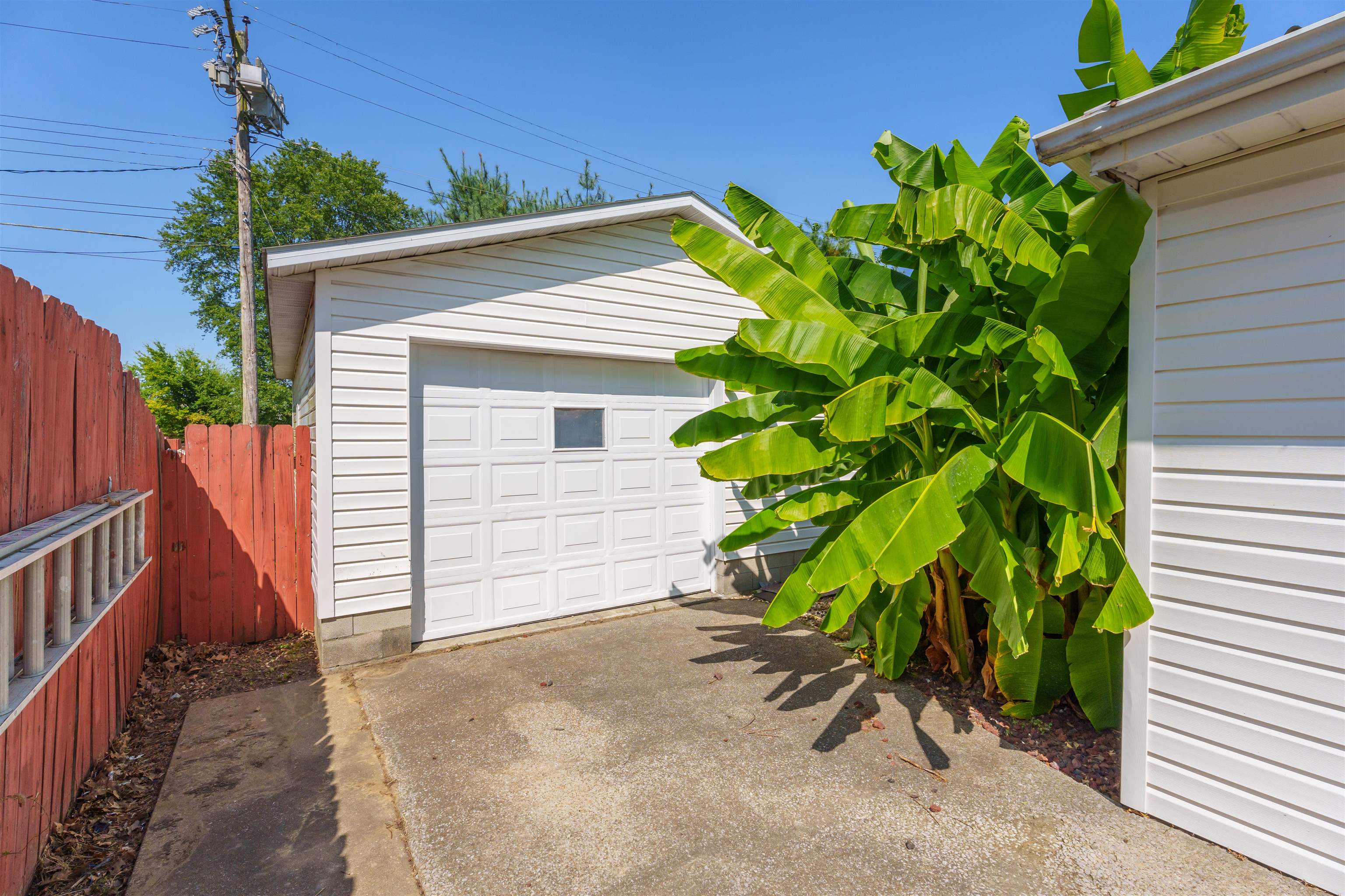 901 Dixiana Drive, Owensboro, Kentucky 42303, 3 Bedrooms Bedrooms, ,1 BathroomBathrooms,Single Family Residence,For Sale,Dixiana Drive,90479