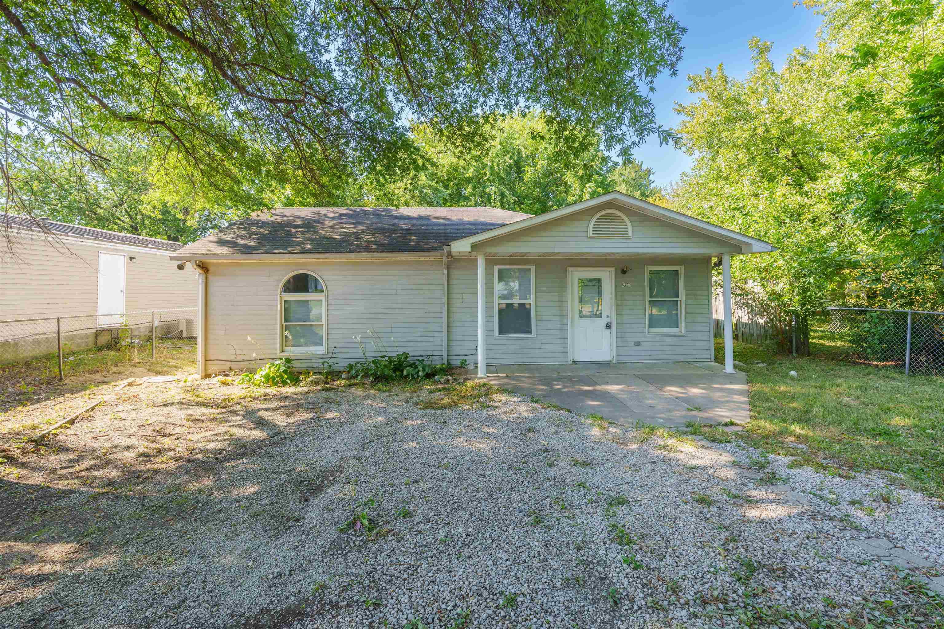 2033 10th St., Owensboro, Kentucky 42303, 2 Bedrooms Bedrooms, ,1 BathroomBathrooms,Single Family Residence,For Sale,10th St.,90483