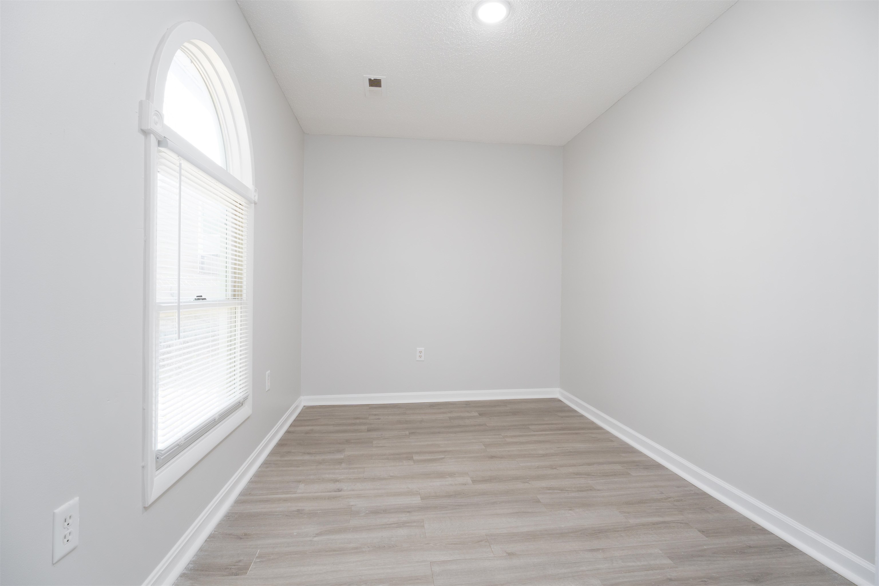 2033 10th St., Owensboro, Kentucky 42303, 2 Bedrooms Bedrooms, ,1 BathroomBathrooms,Single Family Residence,For Sale,10th St.,90483