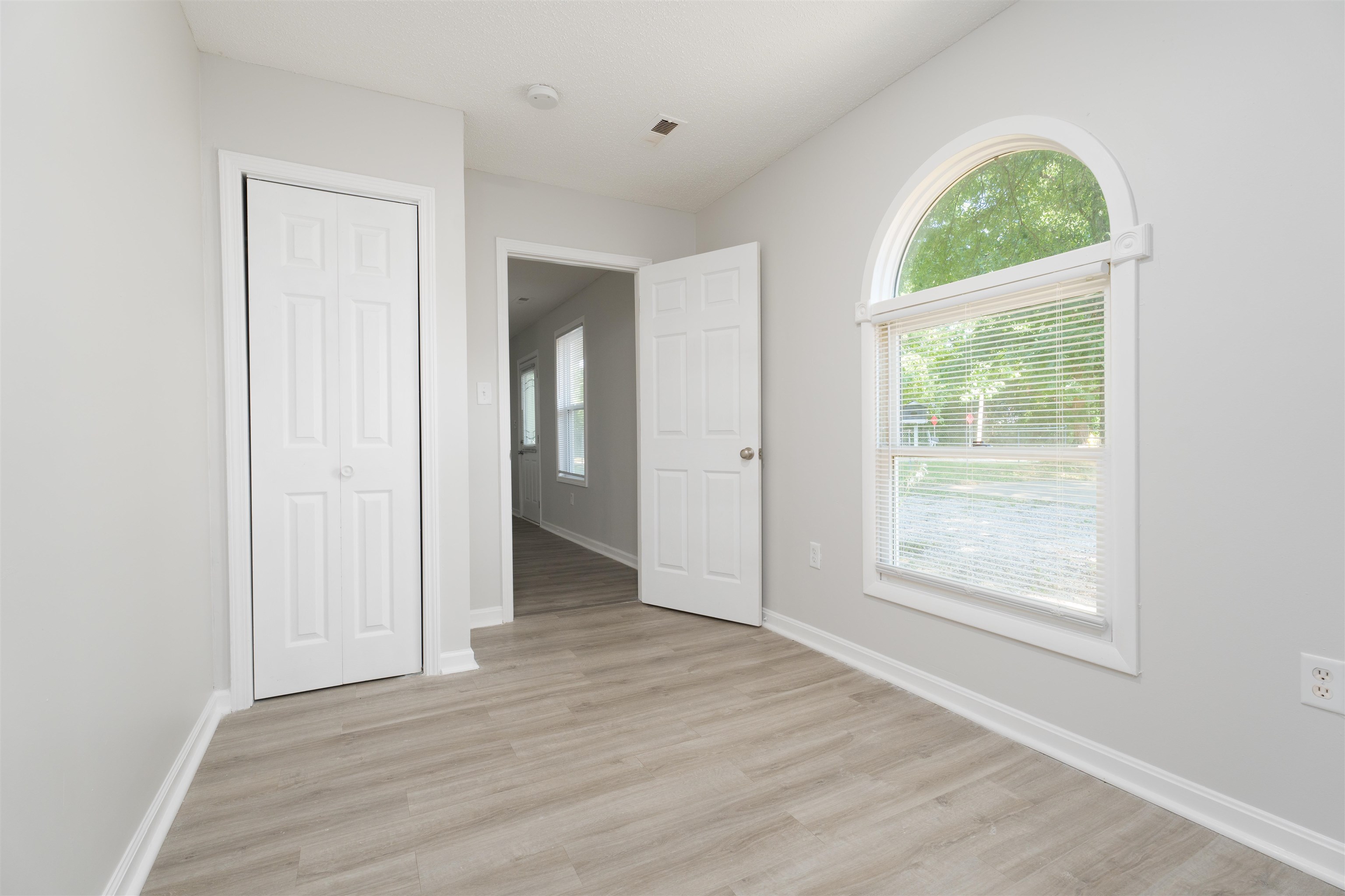 2033 10th St., Owensboro, Kentucky 42303, 2 Bedrooms Bedrooms, ,1 BathroomBathrooms,Single Family Residence,For Sale,10th St.,90483
