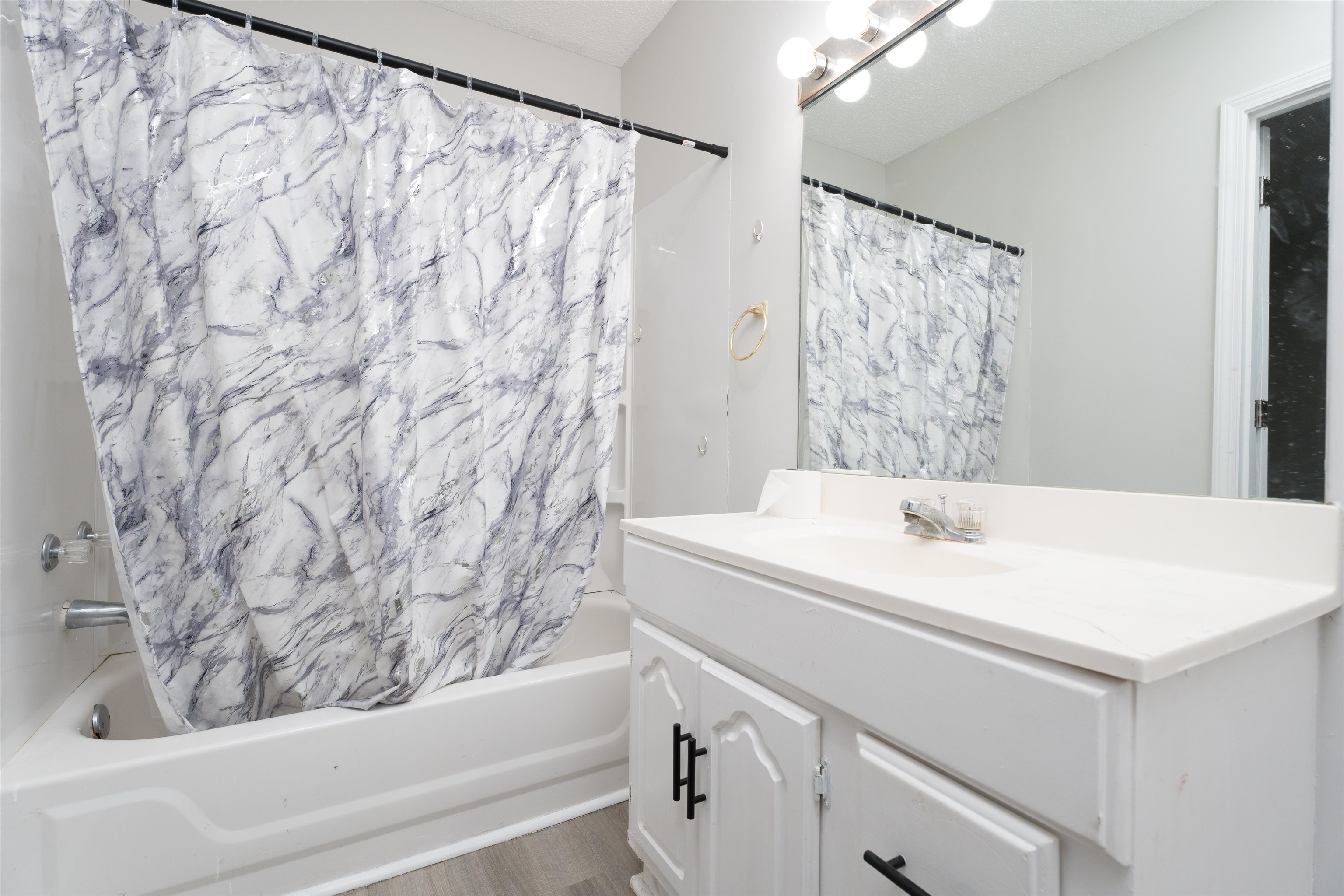 2033 10th St., Owensboro, Kentucky 42303, 2 Bedrooms Bedrooms, ,1 BathroomBathrooms,Single Family Residence,For Sale,10th St.,90483