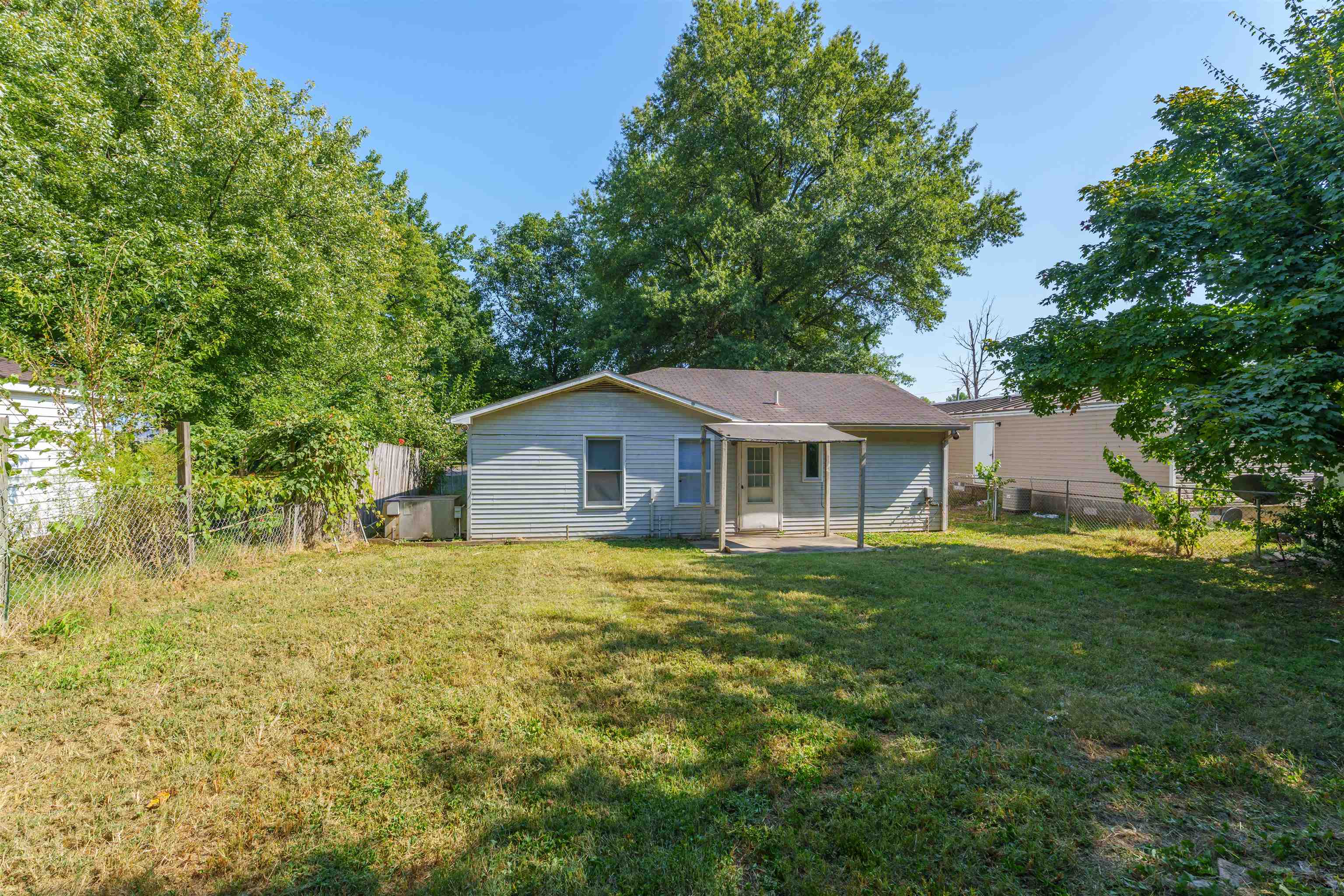 2033 10th St., Owensboro, Kentucky 42303, 2 Bedrooms Bedrooms, ,1 BathroomBathrooms,Single Family Residence,For Sale,10th St.,90483
