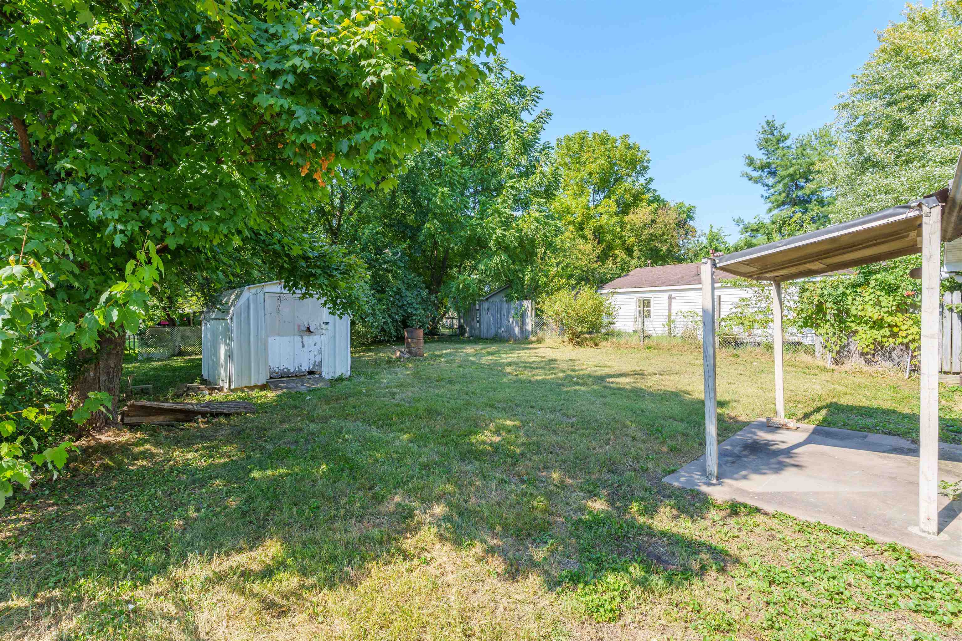 2033 10th St., Owensboro, Kentucky 42303, 2 Bedrooms Bedrooms, ,1 BathroomBathrooms,Single Family Residence,For Sale,10th St.,90483