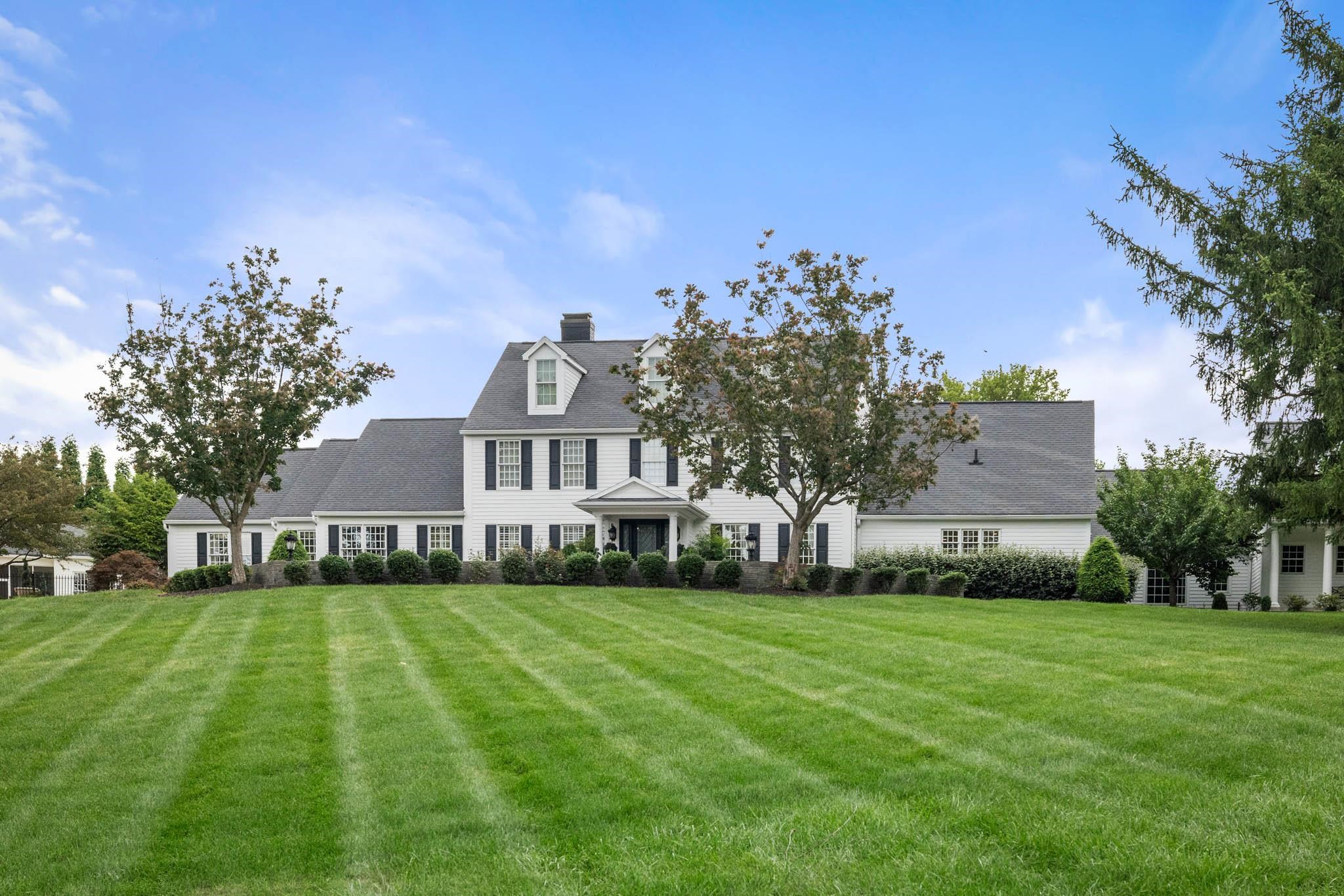 2 Stone Creek Park, Owensboro, Kentucky 42303, 6 Bedrooms Bedrooms, ,5 BathroomsBathrooms,Single Family Residence,For Sale,Stone Creek Park,90485